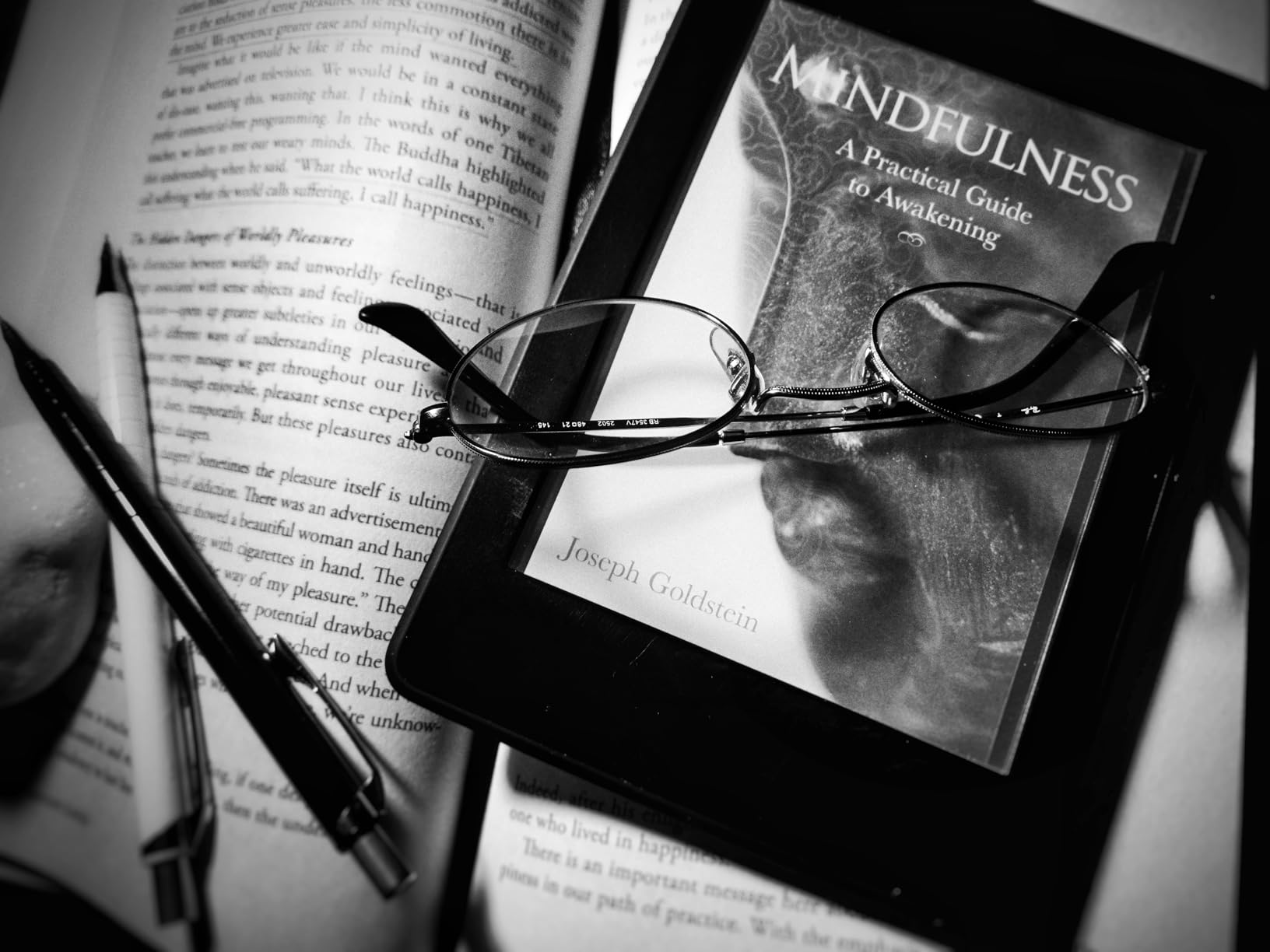 Mindfulness: A Practical Guide to Awakening customer photo 1