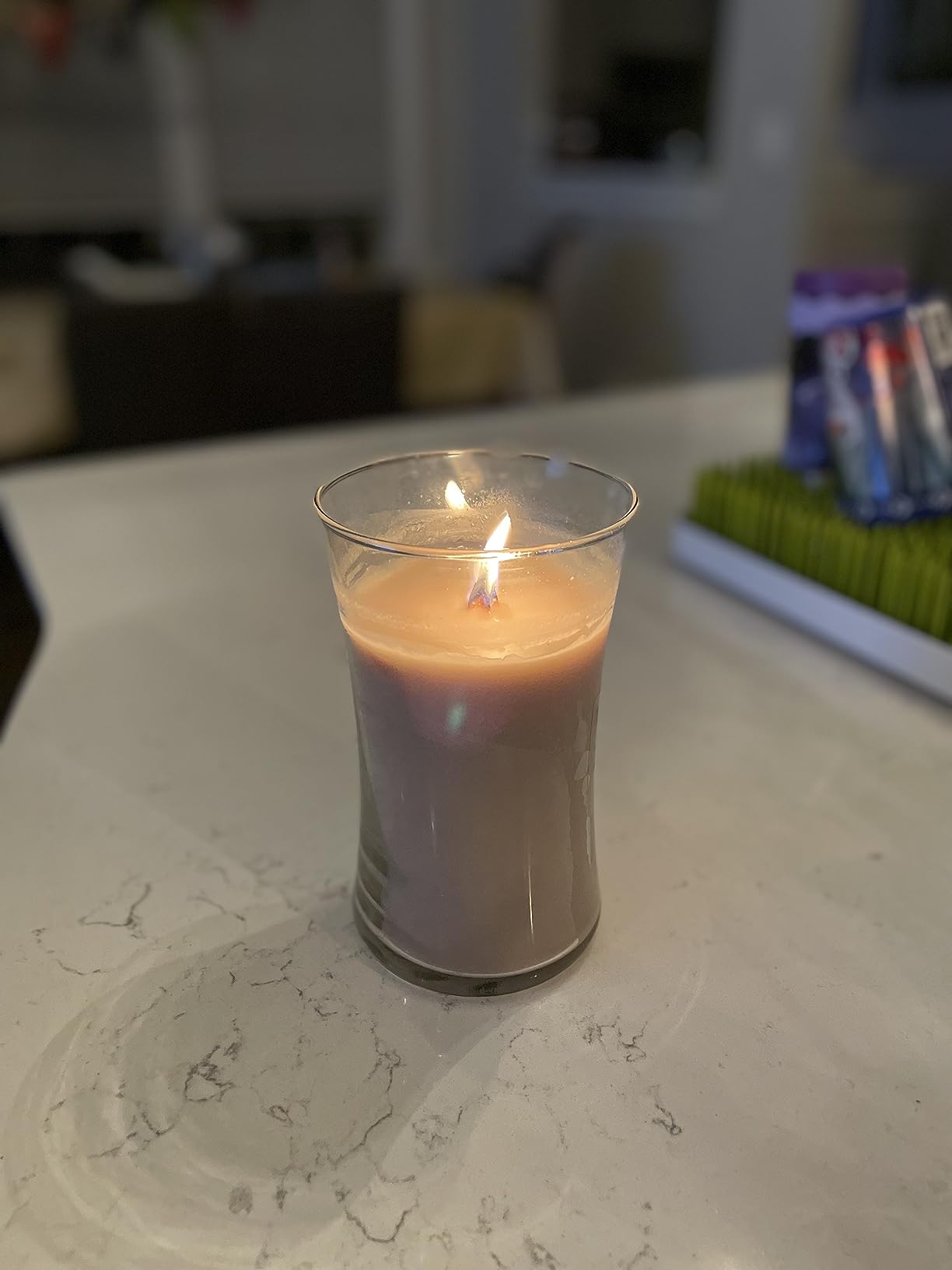 WoodWick Vanilla Bean Holiday Candle Gifts for Women and Men, 9.7 oz Medium Hourglass Candle with Crackling Wick customer photo 1