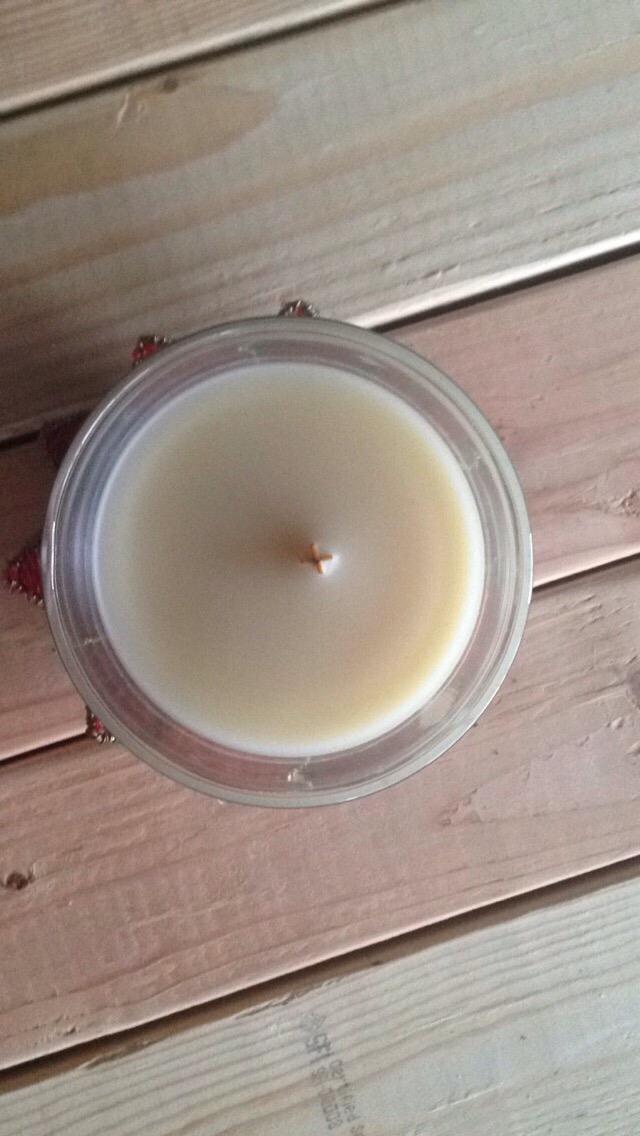 WoodWick Vanilla Bean Holiday Candle Gifts for Women and Men, 9.7 oz Medium Hourglass Candle with Crackling Wick customer photo 2