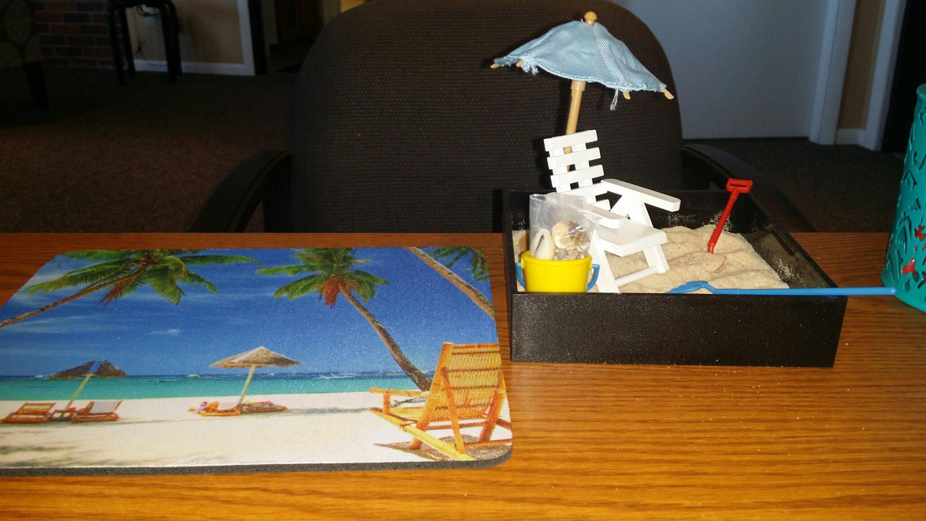 Executive Sandbox - Beach Break - Mini Desktop Set - Stress Relieving Office Decor - Includes 5
