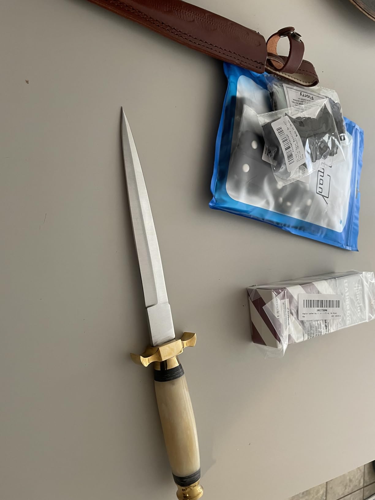 SZCO Supplies 12.5-Inch Renaissance Dagger with Genuine Bone Handle, Stainless Steel Blade, Brass Guard, and Leather Sheath customer photo 2