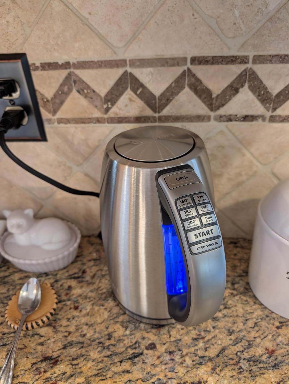 Cuisinart PerfecTemp 1.7-Liter Electric Kettle, Cordless Electric Tea Kettle, 1500W for Fast Heat-Up, 6 Preset Temperatures, 30-Minute Keep Warm, Stay Cool Nonslip Handle, CPK-17P1 customer photo 2