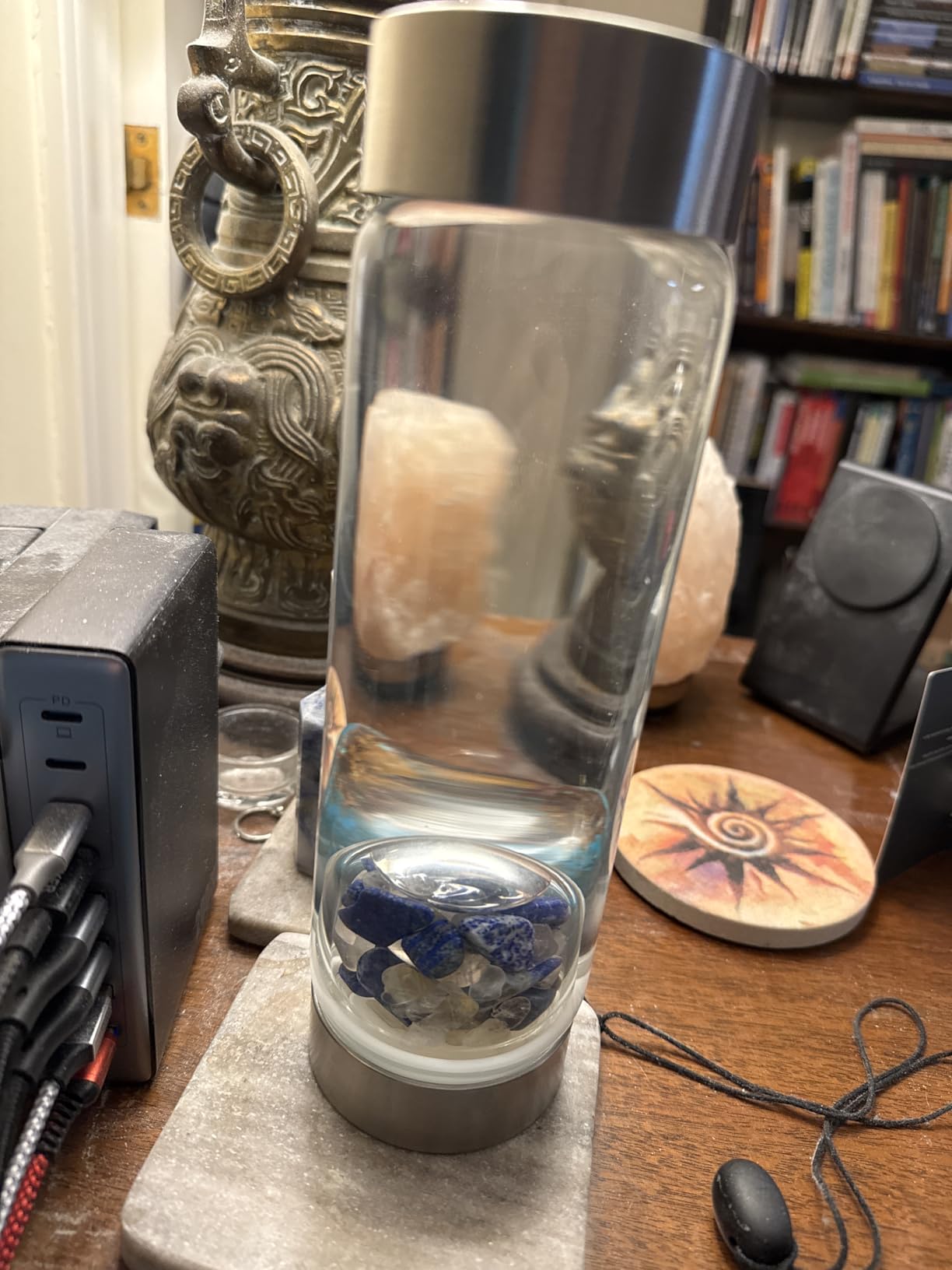 VitaJuwel ViA WELLNESS | Crystal Water Bottle with Amethyst, Rose Quartz & Clear Quartz | Harmony, Relaxation & Clarity customer photo 1