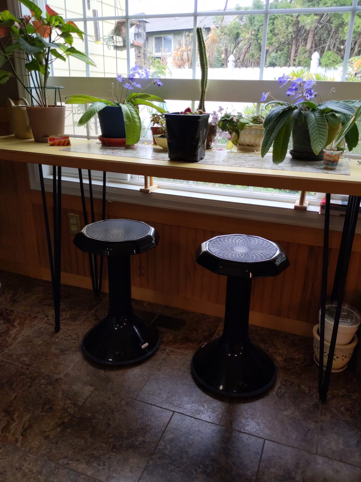 ECR4Kids ACE Active Core Engagement Wobble Stool, 20-Inch Seat Height, Flexible Seating, Black customer photo 1