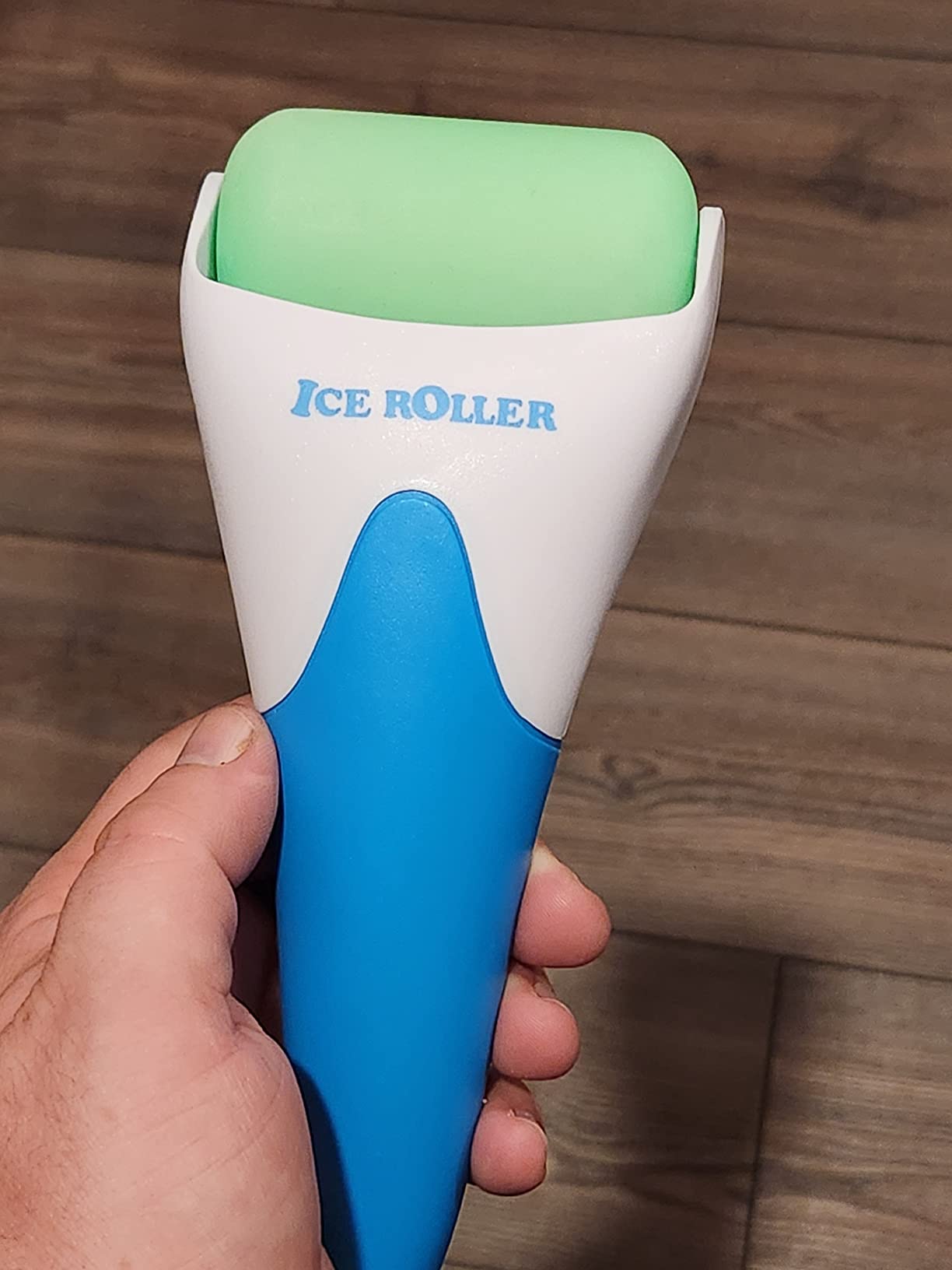 ESARORA Ice Roller for Face & Eye, Puffiness, Migraine, Pain Relief and Minor Injury customer photo 1