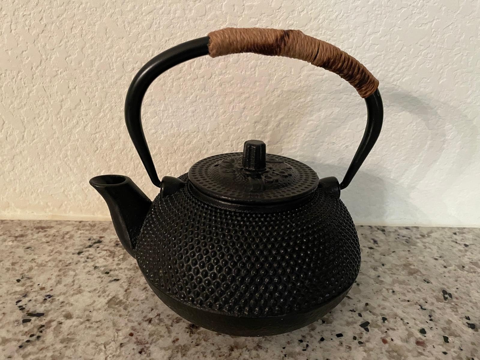 suyika Japanese Tetsubin Cast Iron Teapot Tea Kettle pot with Stainless Steel Infuser for Stovetop Safe Coated with Enameled Interior 22 oz/650 ml customer photo 2