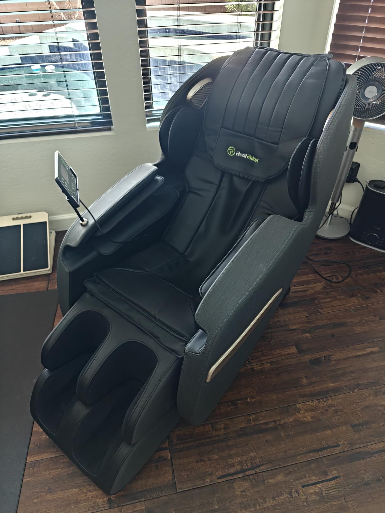 Real Relax 2026 SL-Track Massage Chair, Recliner Full Body Zero Gravity | 8 Auto Modes and Upgraded LCD Screen, Added Voice Broadcast, Headrest Cushion, Child Lock and Pause Button customer photo 2