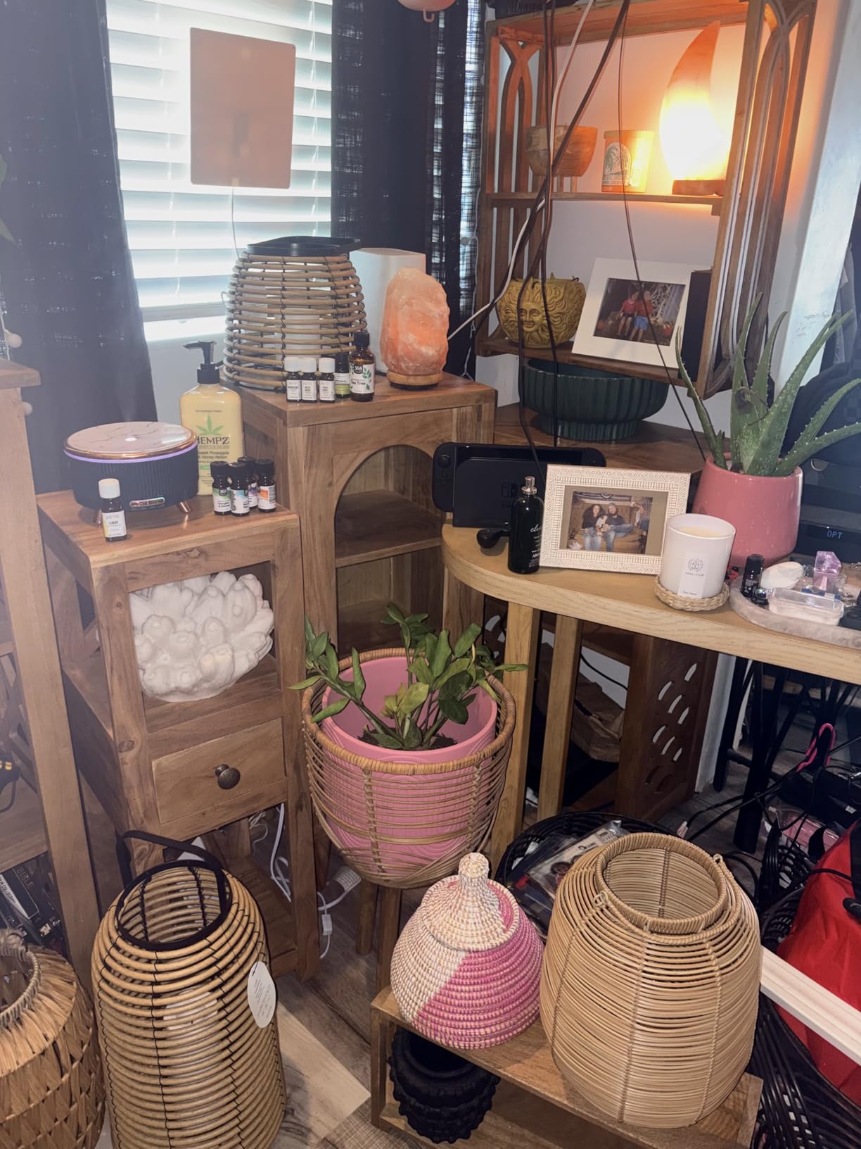 d'aplomb 100% Authentic Natural Himalayan Salt Lamp; Hand Carved Flower Rose Crystal Rock Salt from Himalayan Mountains; Dimmer Cord (Pink Flower) customer photo 1