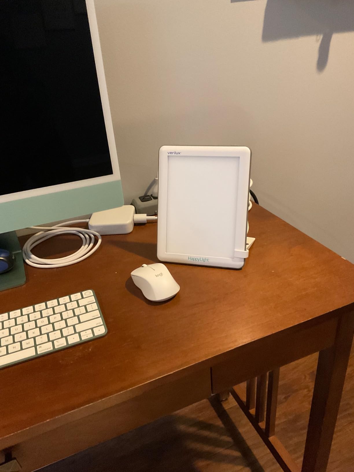 Verilux HappyLight Lucent - One-Touch Light Therapy Lamp with 10,000 Lux, UV-Free, LED Bright White Light & Detachable Stand customer photo 2