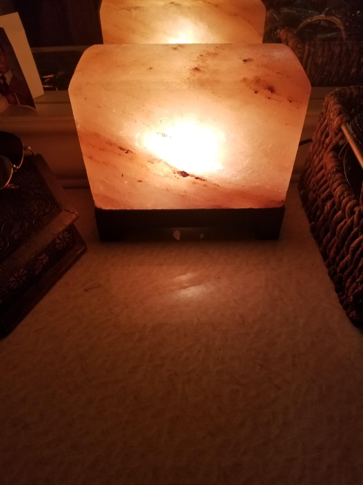 d'aplomb 100% Authentic Natural Himalayan Salt Lamp;Hand-Carved Modern Rectangle Rare Pink Crystal Rock Salt from The Himalayan Mountain; Footed Wood Base, Dimmer Cord; 11.5 lbs customer photo 1