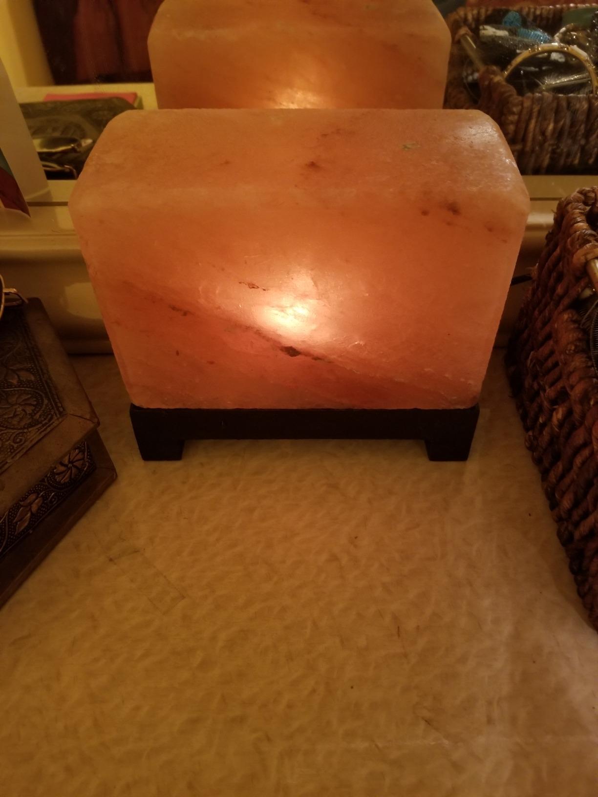 d'aplomb 100% Authentic Natural Himalayan Salt Lamp;Hand-Carved Modern Rectangle Rare Pink Crystal Rock Salt from The Himalayan Mountain; Footed Wood Base, Dimmer Cord; 11.5 lbs customer photo 2