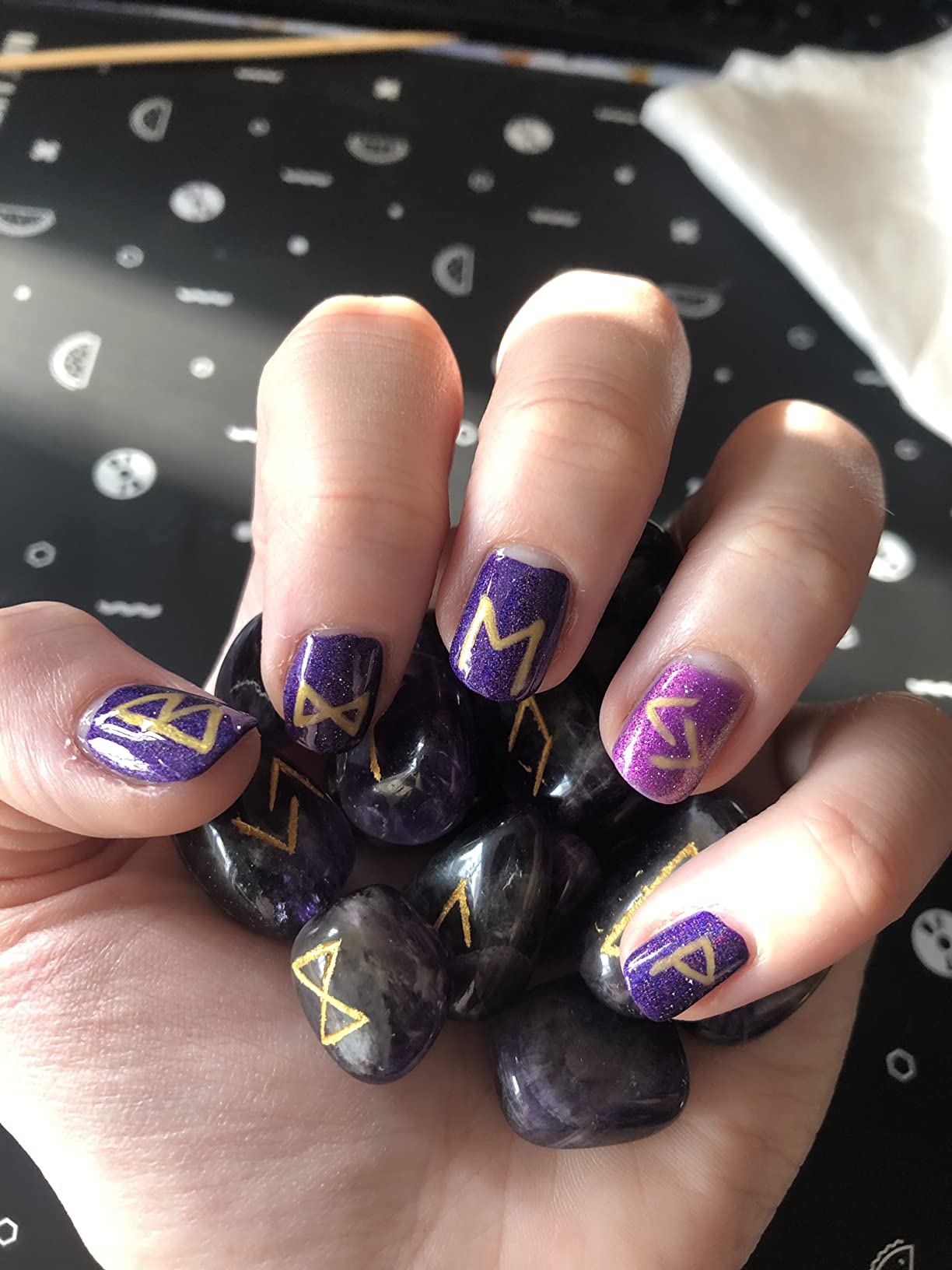 Crocon Amethyst Gemstone Rune Stones Set 25 pcs with Elder Futhark Alphabet | Engraved Symbol Set feng Shui Chakra Meditation Reiki Healing Crystal Runes Divination Stones Home Decorative Size: 15-20 mm customer photo 1