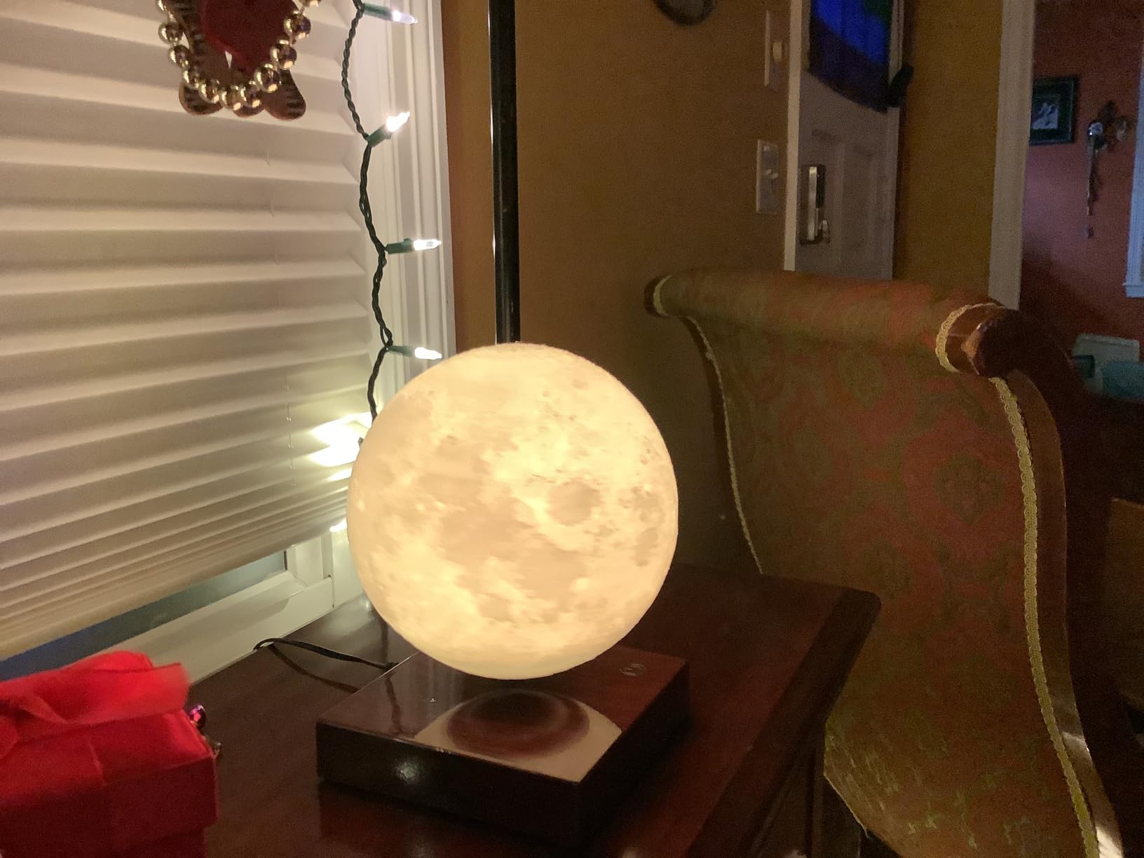 Moon Lamp 3D Printing Magnetic Levitating Moon Light Lamps for Home, Office Decor, Creative Gift-6 Inch, Has 16 Colors 20 Modes customer photo 1