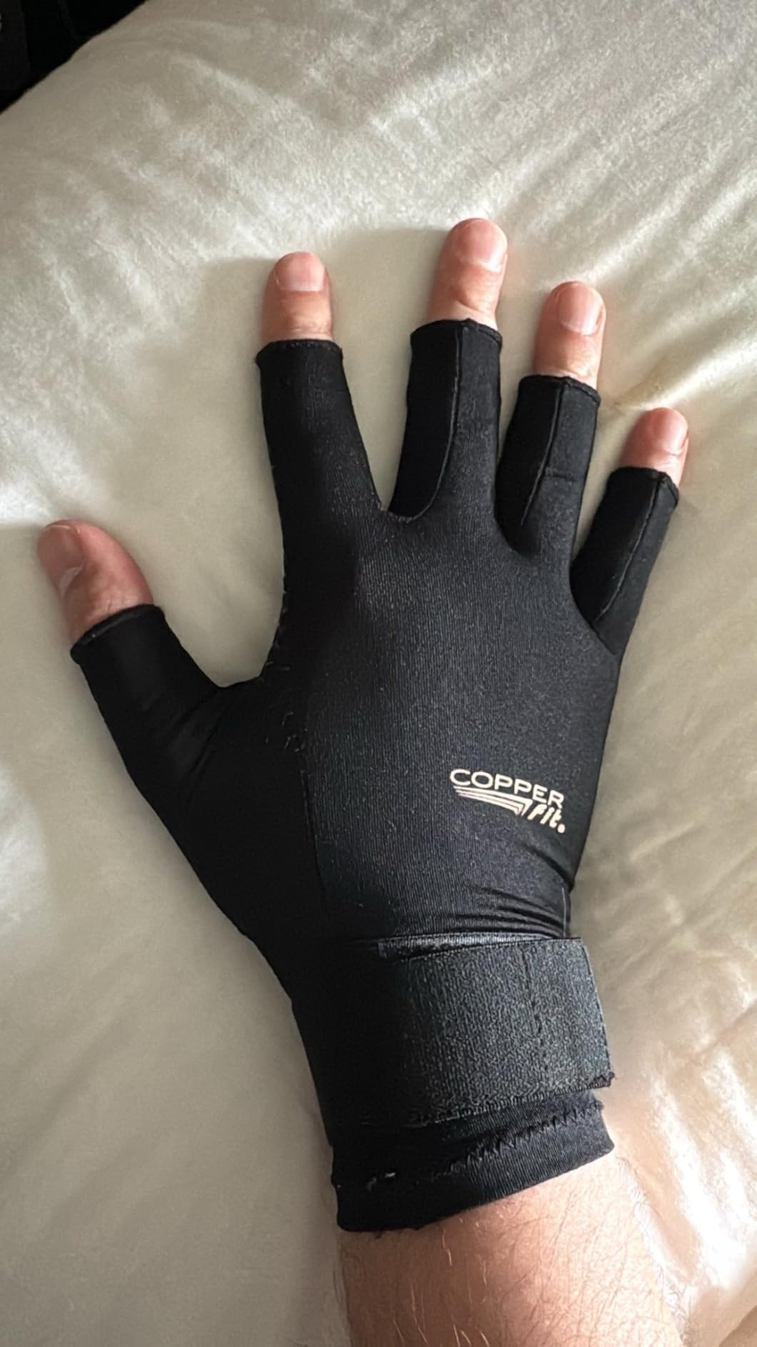 Unisex Hand Relief Compression Gloves customer photo 2