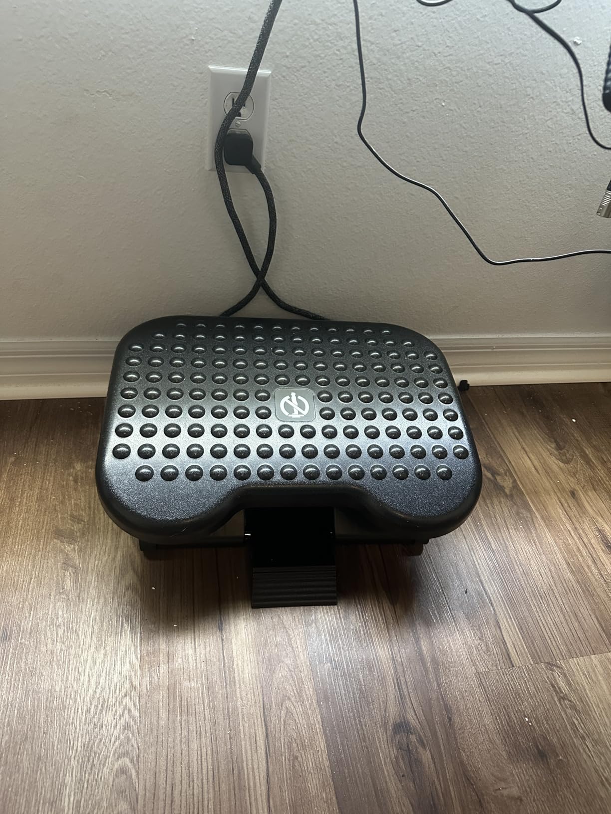 HUANUO Adjustable Desk Footrest, Foot Rest for Under Desk at Work with Massage, Adjustable Foot Stool with 3 Height Position & 30 Degree Tilt Angle Adjustment for Home, Office customer photo 1