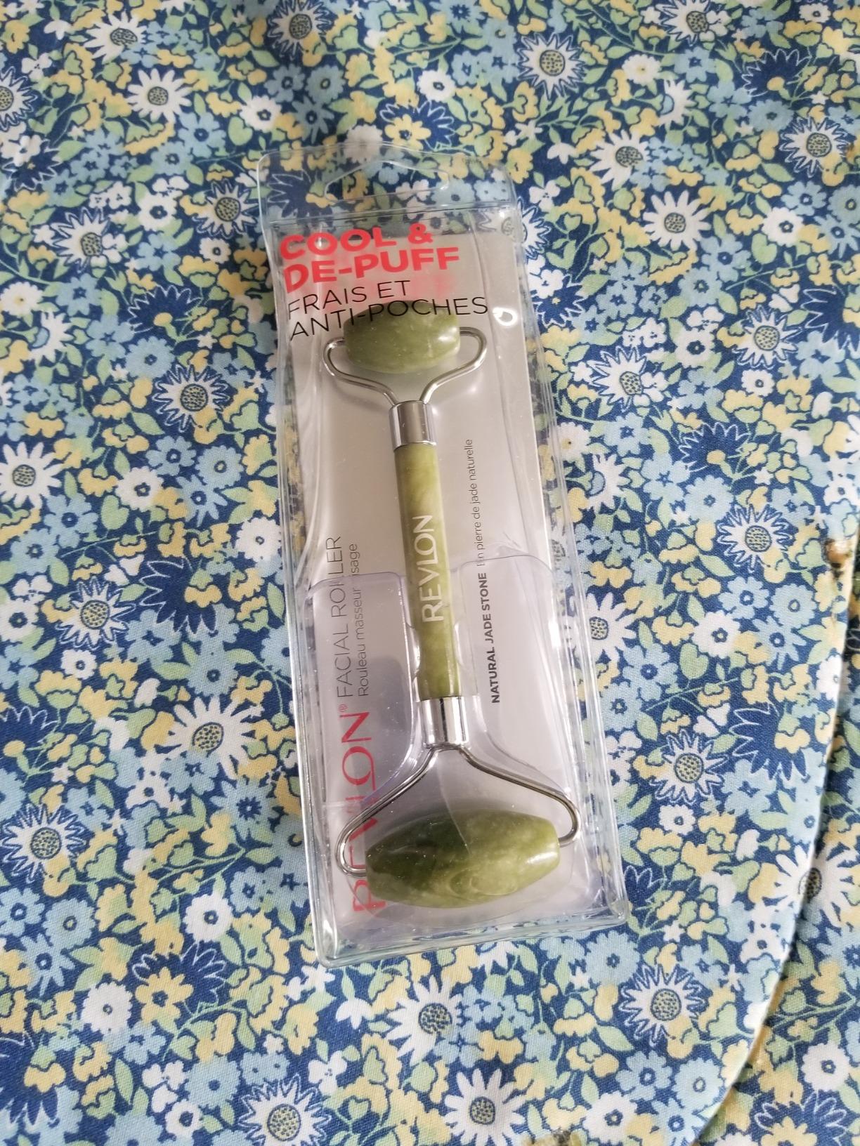Revlon Jade Stone Face Roller, Dual-Sided Face Massager to Cool and De-Puff, Jade, 1 Count customer photo 1