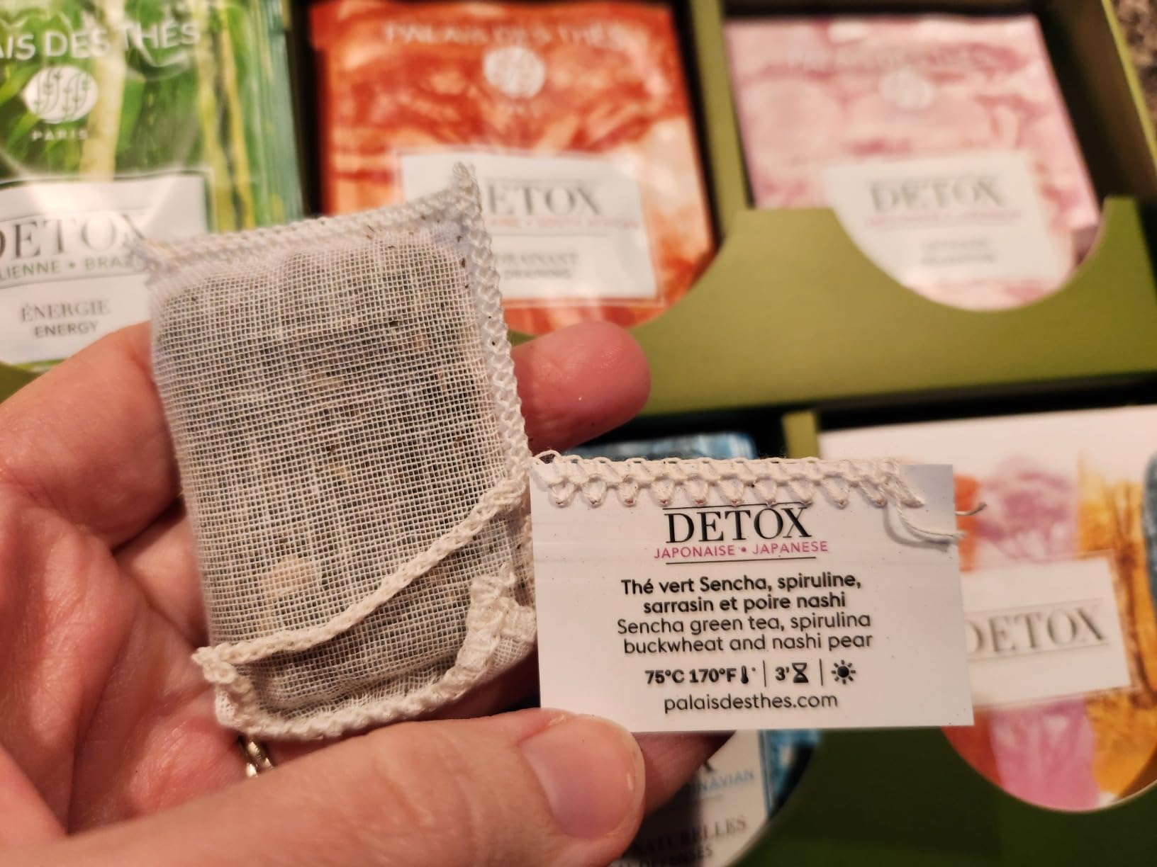 Palais des Thés - Organic Detox Tea Gift Set - Assortment of Rooibos, Herbal, Black, and Green Teas - Selection of Premium Tea Bags, Serves 30 Cups customer photo 1