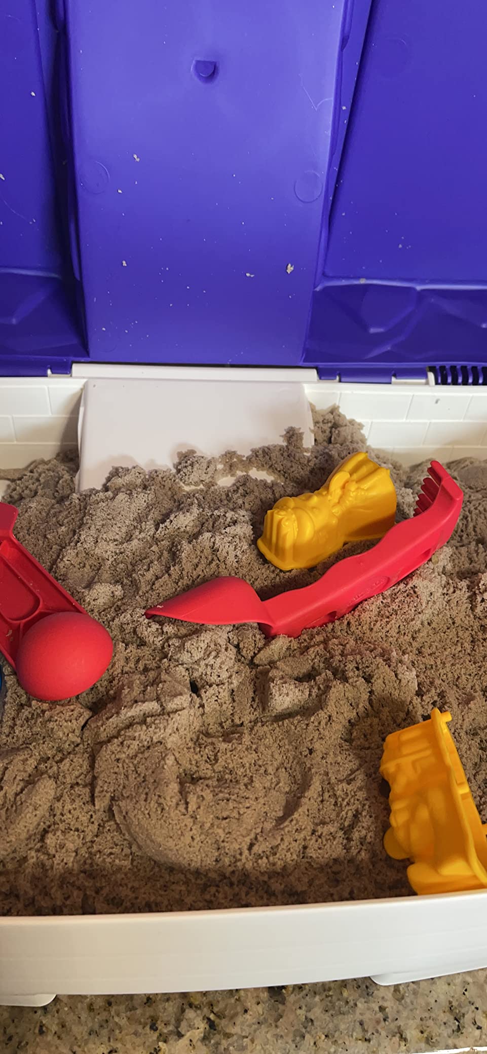 Kinetic Sand Folding Sandbox Set, Moldable Play Sand Sensory Toys, Ages 3+ customer photo 2