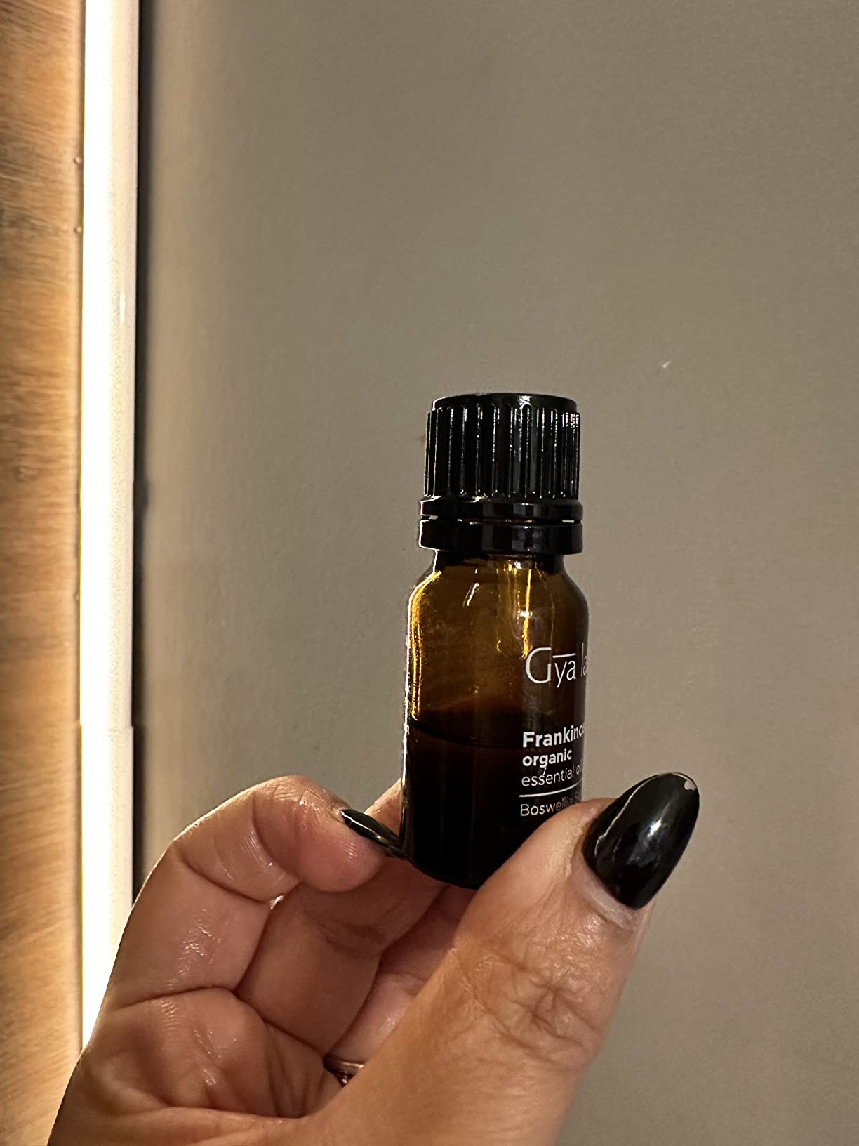 Gya Labs USDA Certified Organic Frankincense Essential Oil - Boswellia Serrata for Skin, Diffuser, Meditation, Aromatherapy, DIY Candle Making Scents - 0.34 Fl Oz customer photo 2