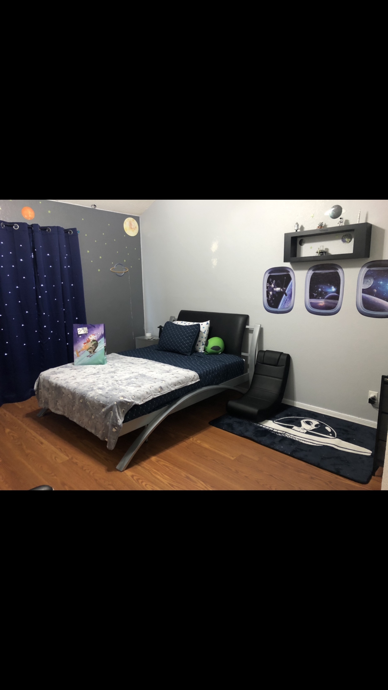 SOCHOW Glow in The Dark Throw Blanket 50 x 60 Inches, Galaxy Stars Pattern Soft Cozy Flannel Fleece Blanket for Sons Daughters, All Seasons Grey Presents Blanket for Preteens Teens customer photo 2