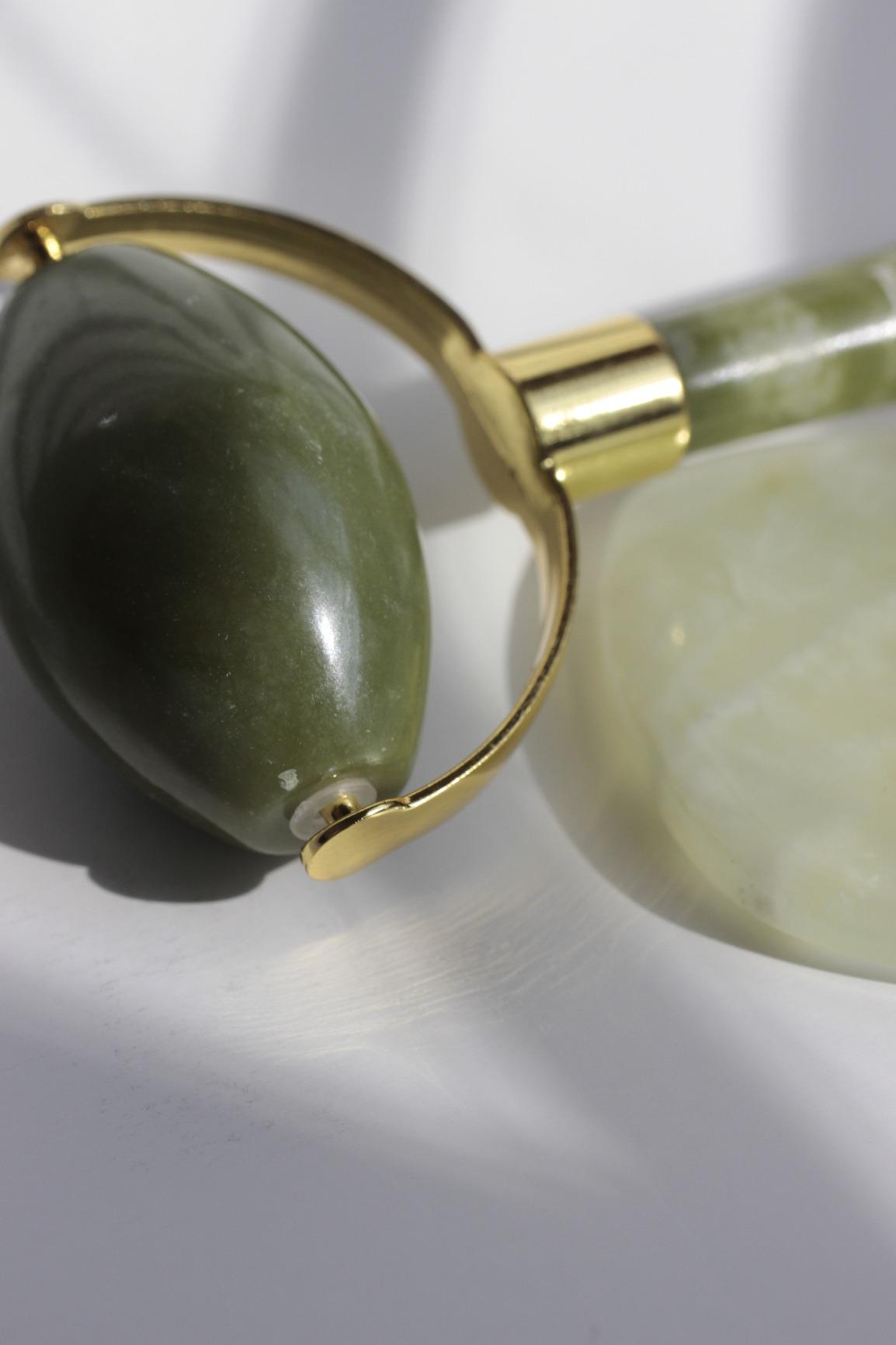 Jade Roller for Face and Gua Sha Set - 2 Anti-Aging Facial Rollers and Gua-Sha Facial Tool - Face and Body Massager for Your Skincare Routine - Massage Tools for Wrinkles and Lifting customer photo 1