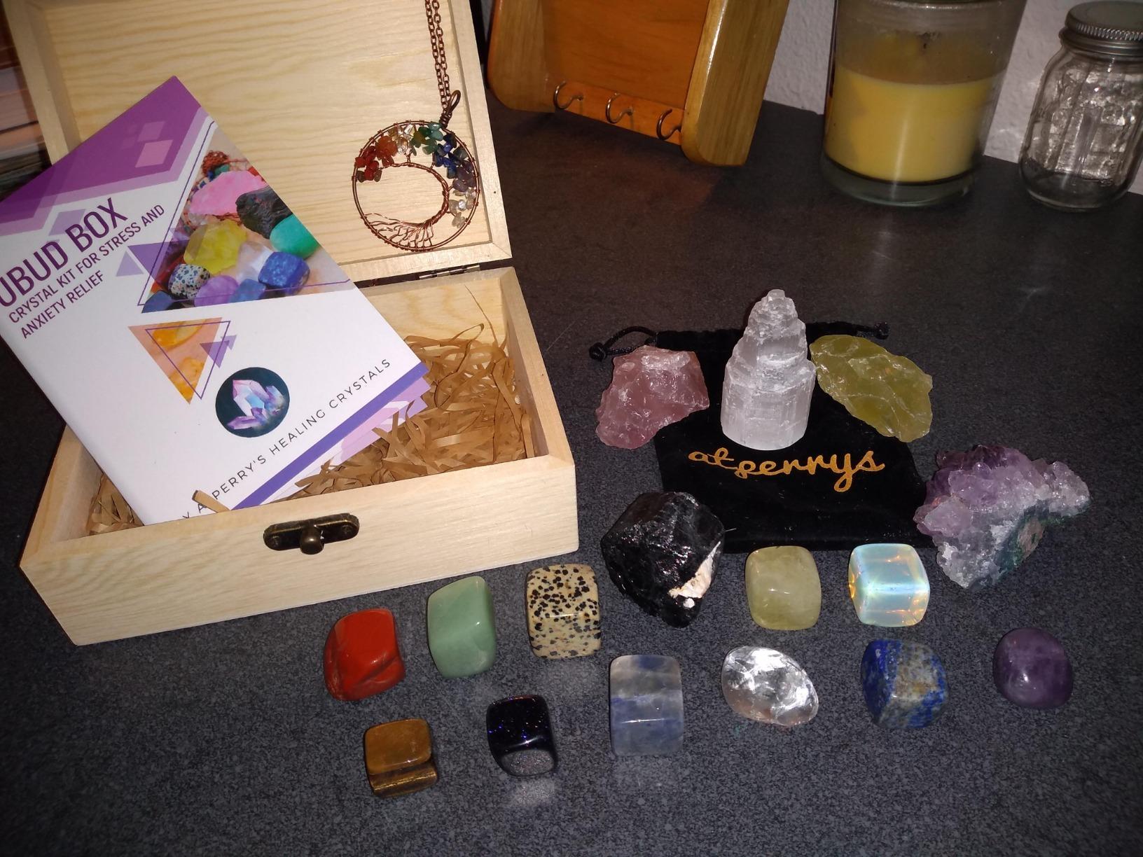 AtPerry's Healing Crystals Set - 16 Real Chakra Crystals & Stones for Stress & Anxiety Relief, Wooden Gift Box + Tree of Life Necklace + Guide Book, Selenite Amethyst Rose Quartz - Gift for Women customer photo 2