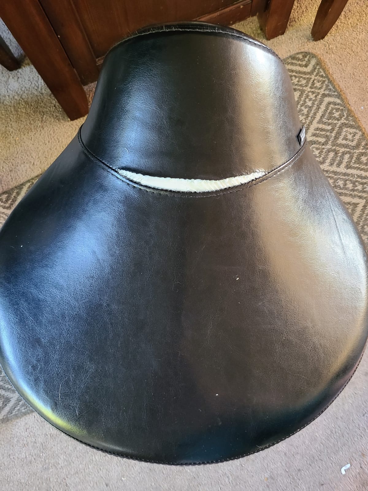 Master Massage Ergonomic Saddle Stool - Hydraulic Swivel Rolling Chair for Salon, Clinic, Tattoo, Dentist, Spa, Workshop, and Office - Black customer photo 1
