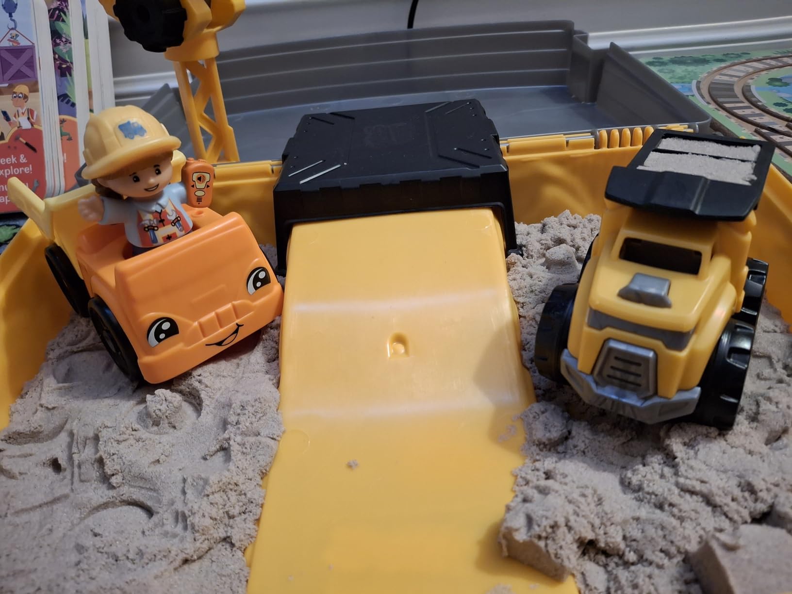Kinetic Sand Construction Site, Moldable Play Sand Sensory Toys, Ages 3+ customer photo 1