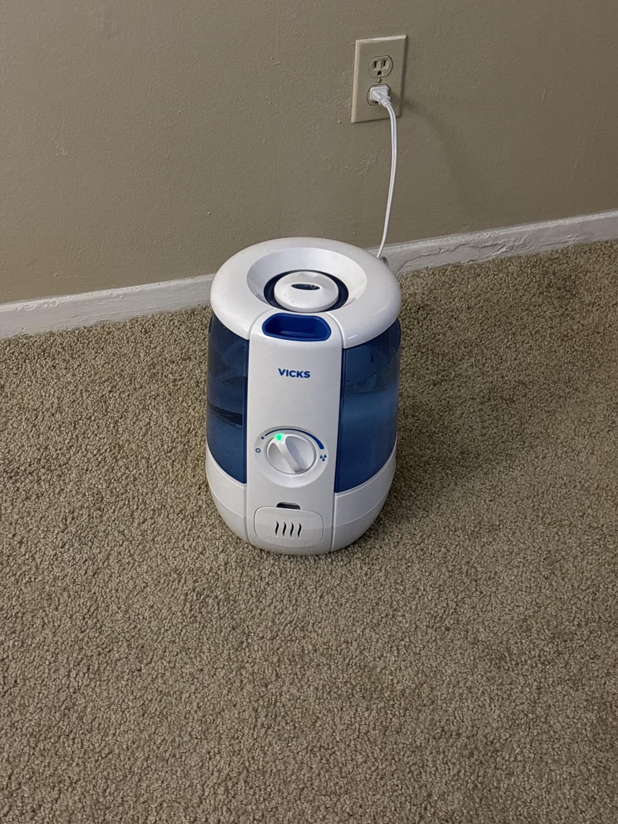 Vicks CoolRelief Cool Mist Humidifier, 1.2 Gal customer photo 2