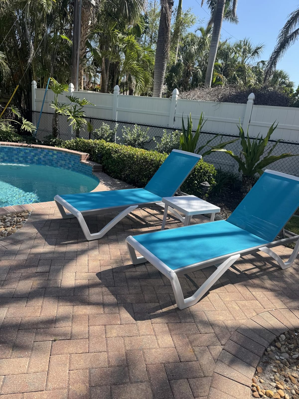 Kozyard Outdoor Chaise Lounge Chair Fully Flat Adjustable Patio Lounger | Aluminum Frame & Resin Legs, Textilene Fabric for Poolside, Backyard & Beach Gray customer photo 2
