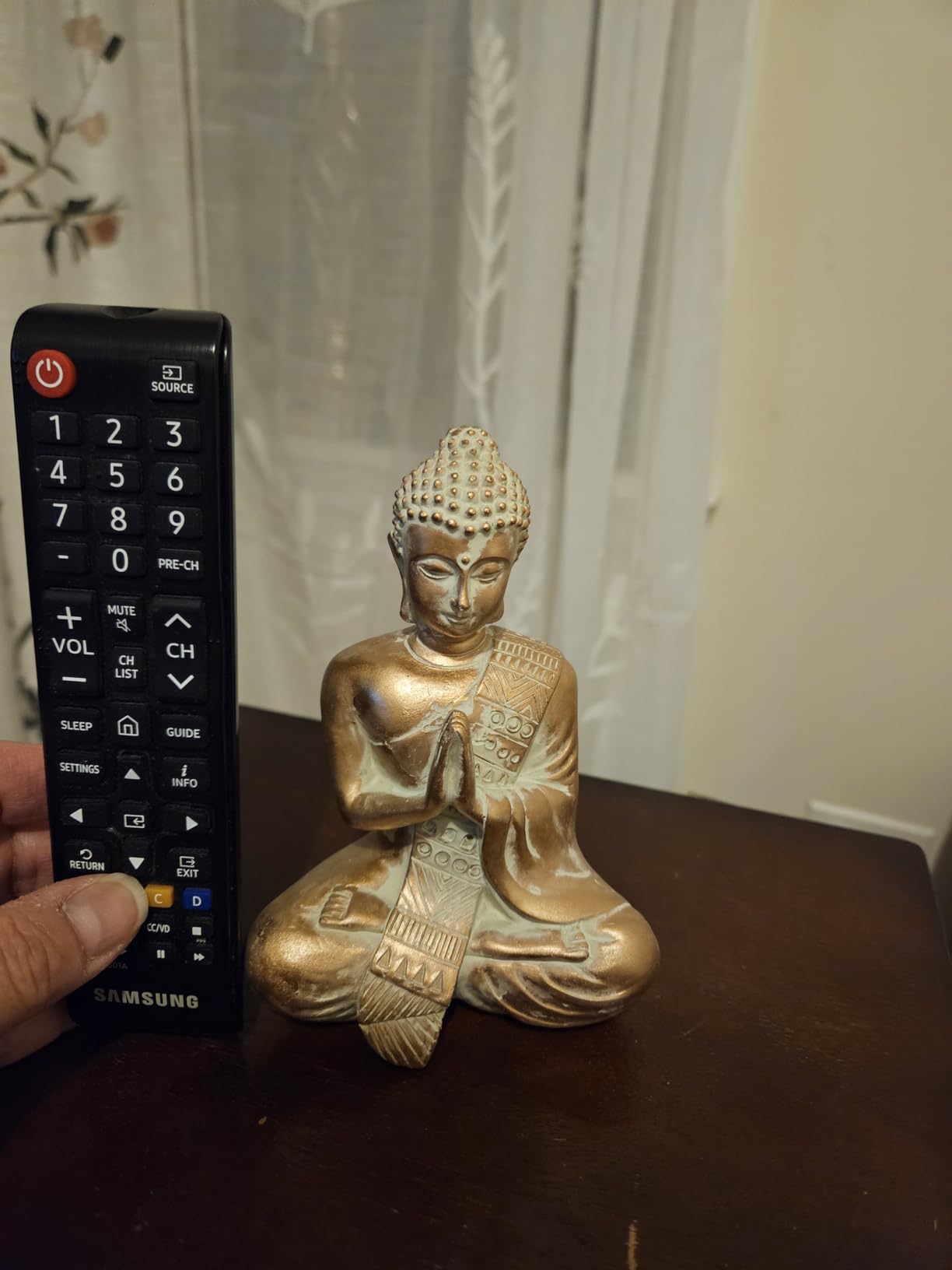 TERESA'S COLLECTIONS Buddha Statue Indoor for Zen Decor, Meditation Buddha Home Decor for Spiritual Room, Boho Gold Statue Resin for Office Table Living Room Home Decorations Gifts for Mom, 6.3