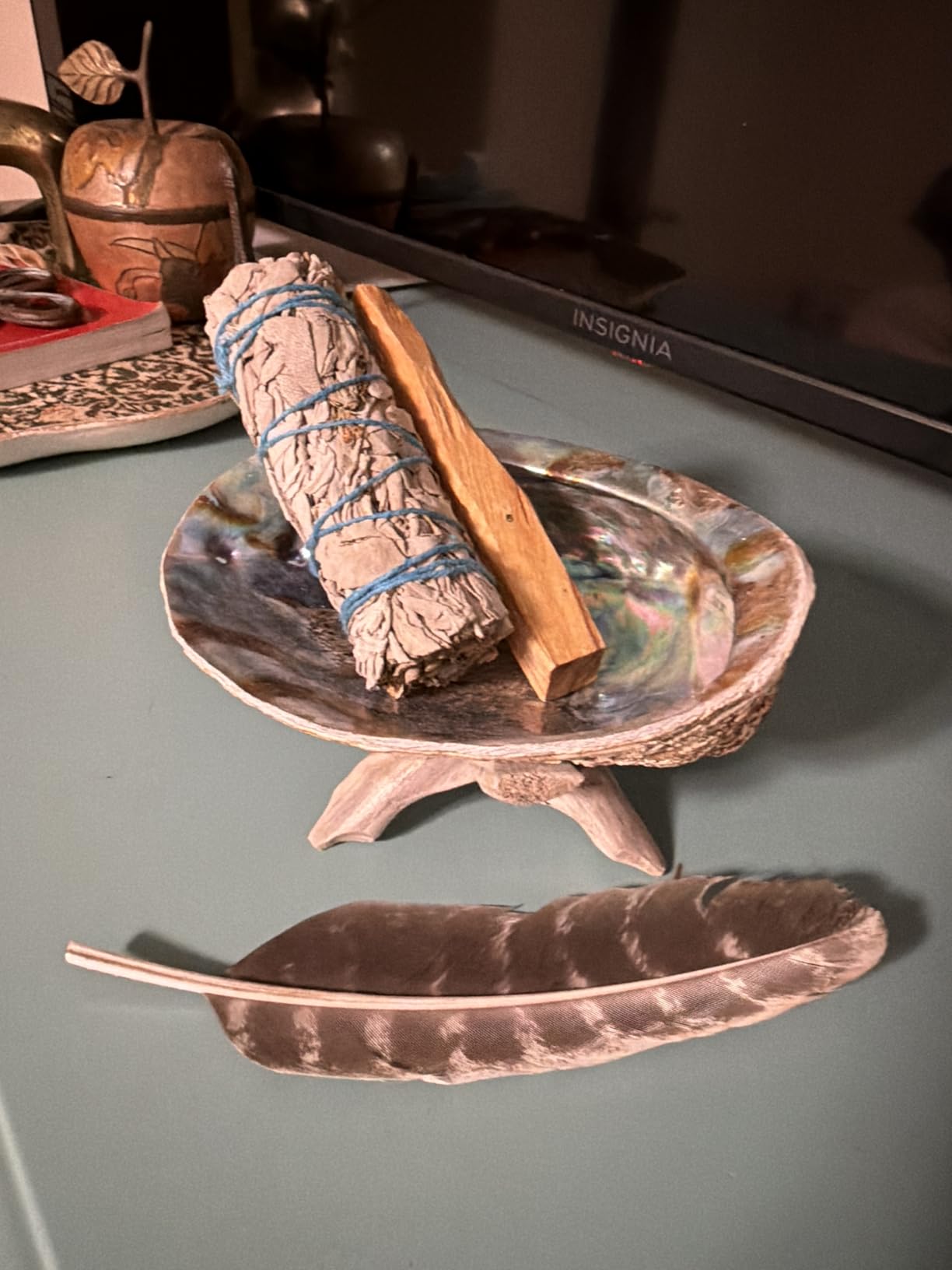 White Sage Home Cleansing & Smudging Kit | Palo Santo, Amethyst, Rose Quartz, Abalone Shell & Stand, Smudge Feather, Guide Included customer photo 1