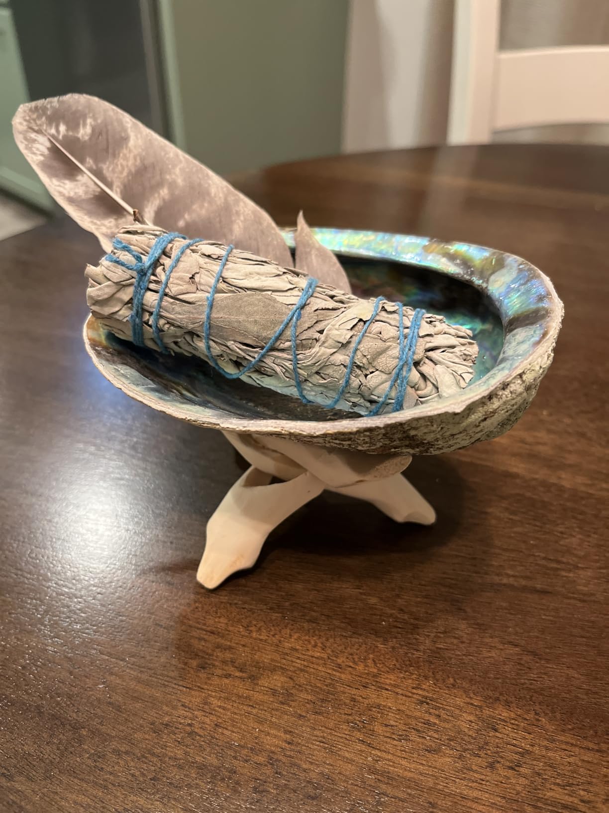 White Sage Home Cleansing & Smudging Kit | Palo Santo, Amethyst, Rose Quartz, Abalone Shell & Stand, Smudge Feather, Guide Included customer photo 2