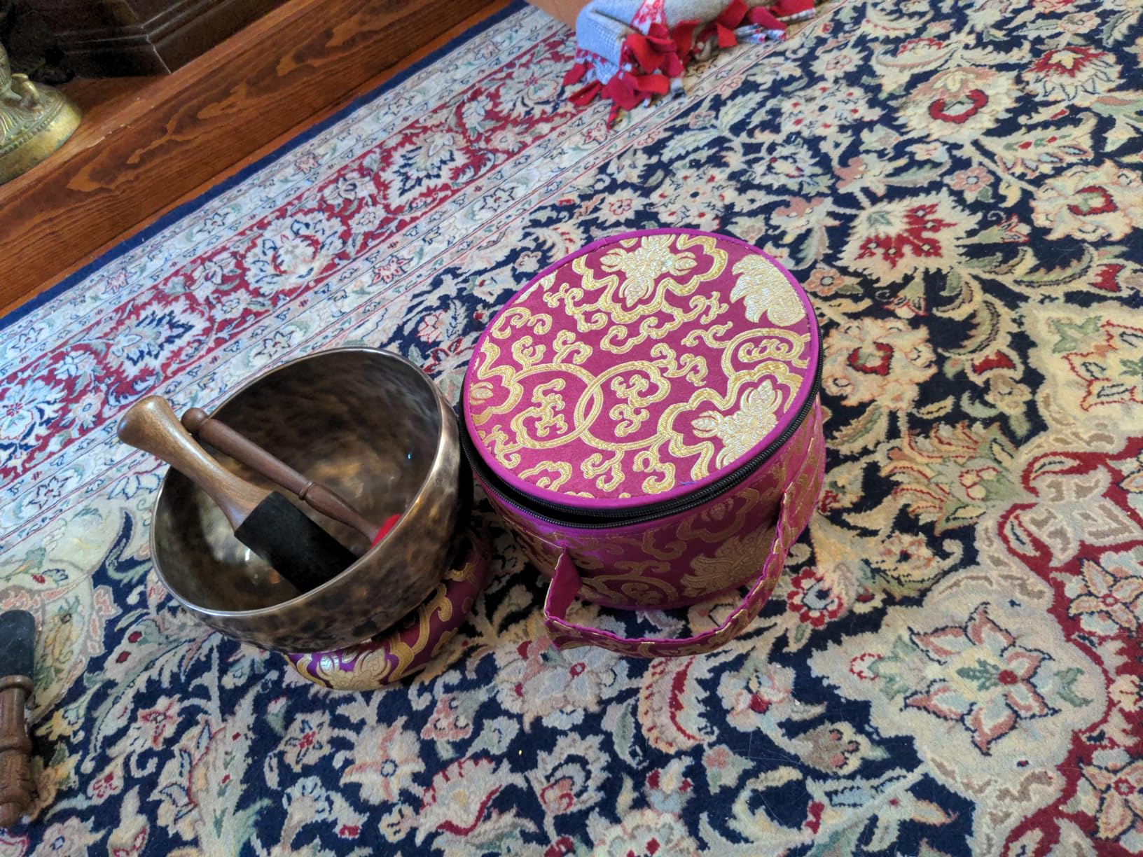 KHUSI 8 Inch Tibetan Singing Bowl, Large Hand Hammered Meditation Bowl, 7 Metal Himalayan Sound Bowl Set customer photo 1