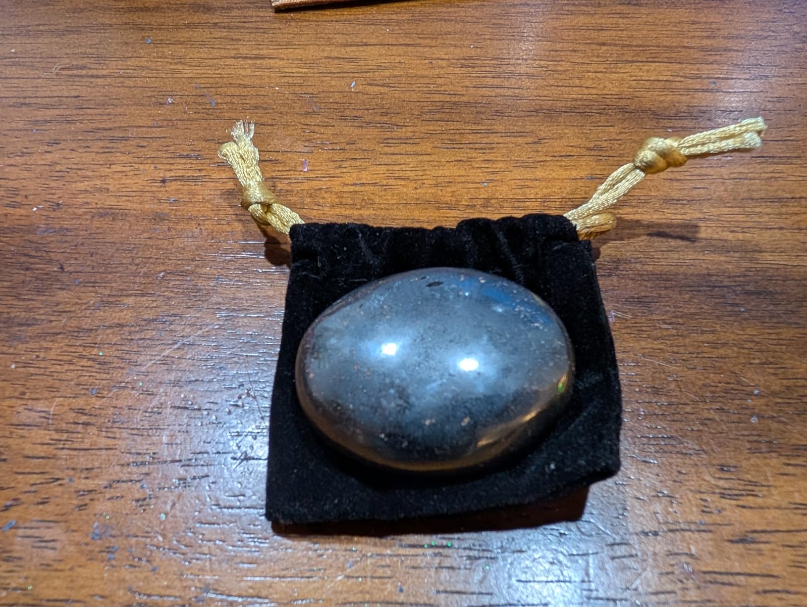 Hematite Crystal Palm Stone, 45-50mm Large Meditation Healing Crystal | Natural Healing Stone for Good Luck, Positive Energy, Relaxation and Stress Relief - Gifts for Men Women customer photo 1
