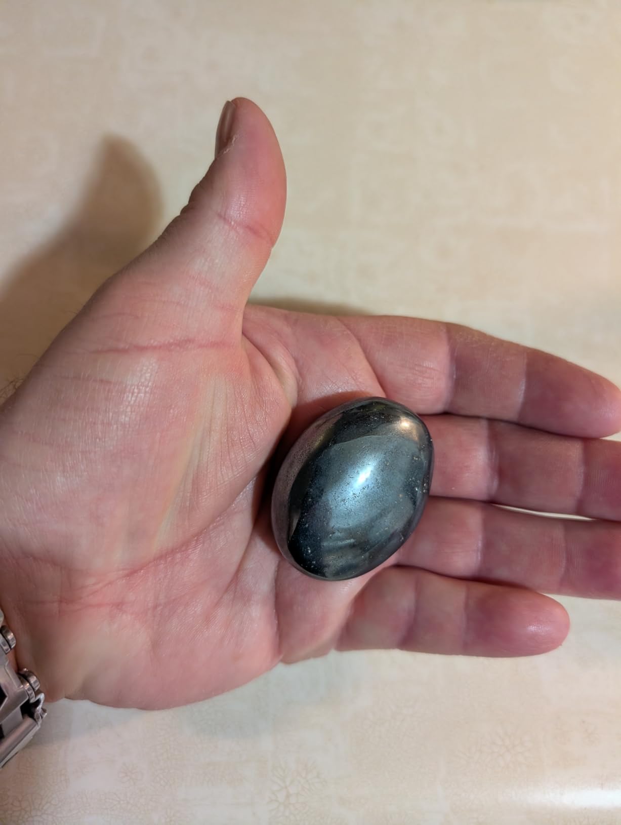 Hematite Crystal Palm Stone, 45-50mm Large Meditation Healing Crystal | Natural Healing Stone for Good Luck, Positive Energy, Relaxation and Stress Relief - Gifts for Men Women customer photo 2