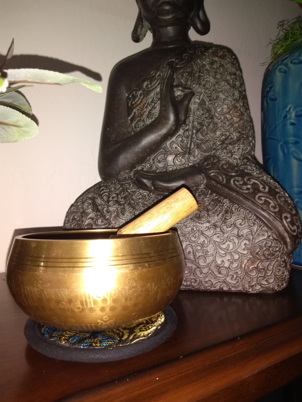 Tibetan Singing Bowl Set with Holy Buddhist Mantra and Sacred Third Eye Symbol from Nepal~ Antique design suitable for Yoga, Meditation, Sound Healing & Chakra Balancing~ customer photo 2
