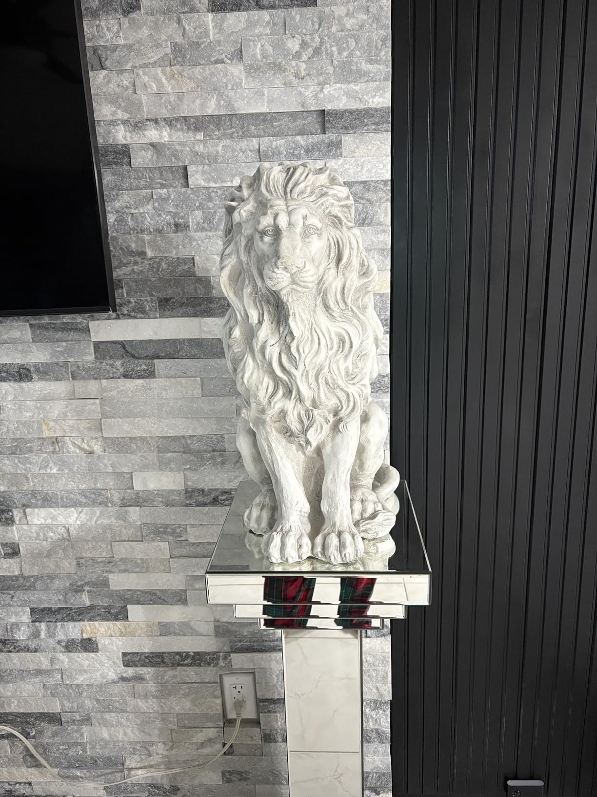 Glitzhome Guardian Sitting Lion Garden Statue MGO Outdoor Decoration, 20.75