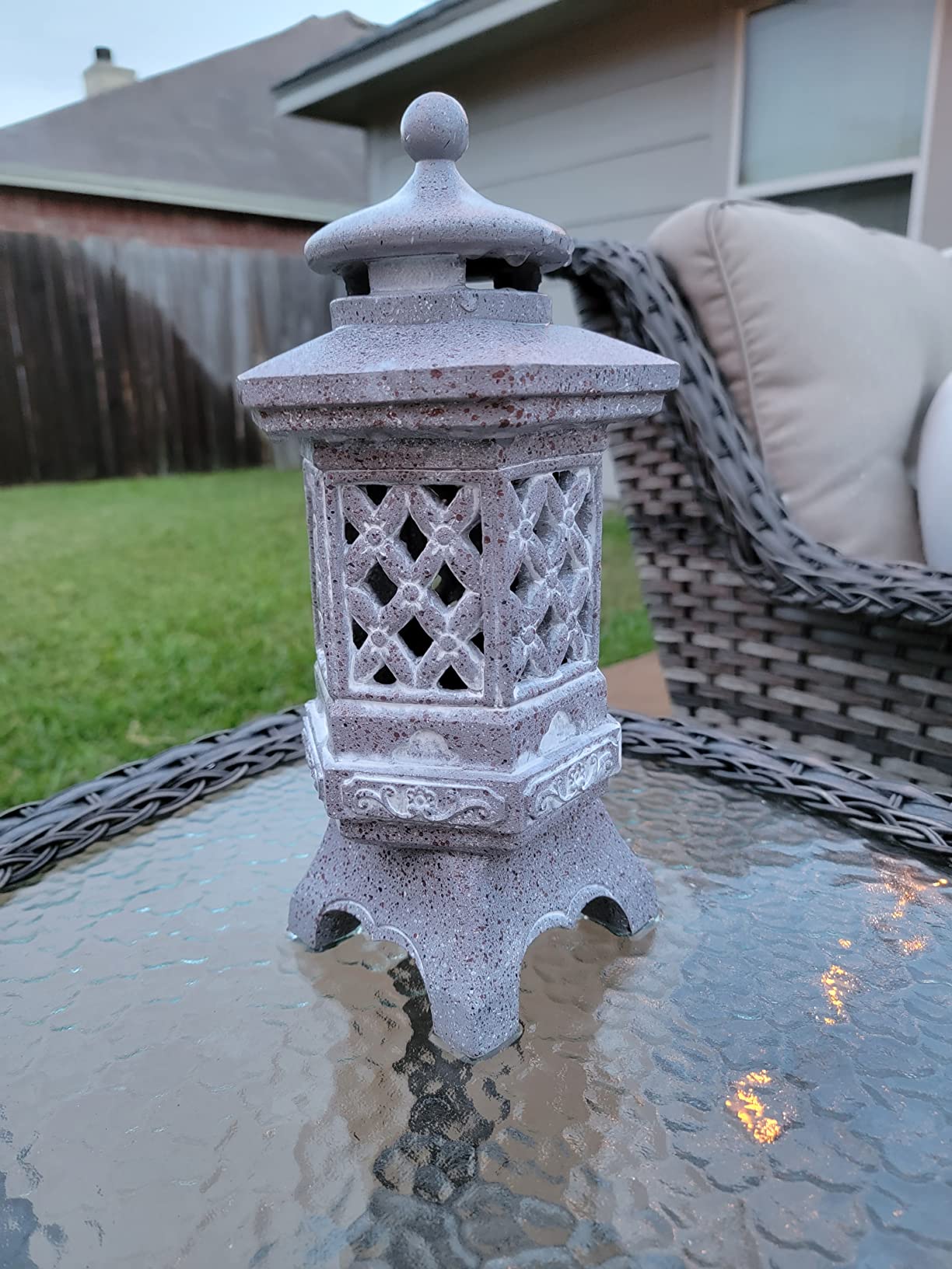 TERESA'S COLLECTIONS Pagoda Solar Resin Zen Lantern Garden Sculpture 10.4