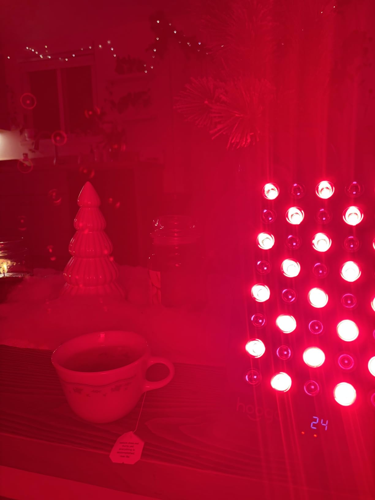 Hooga Red Light Therapy Panel Device - 660nm Red & 850nm Near Infrared Light Therapy, LED Light Therapy Lamp, 40 LEDs, Timer, Adjustable Stand - HG200 customer photo 2