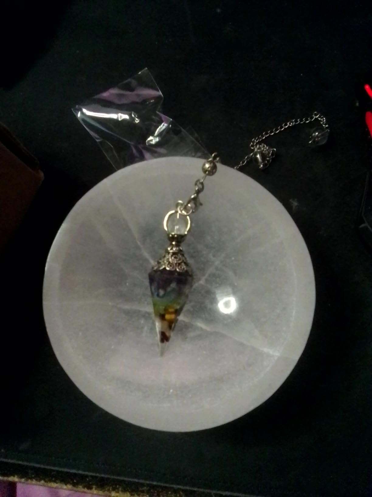 GEHECRST Natural 7 Chakra Healing Crystal Dowsing Pendulum Reiki Gemstone Chips Orgone Pendulum 6 Faceted Hexagonal Pointed Resin Spiritual Pendant for Divination, Wicca, Energy Balancing customer photo 1