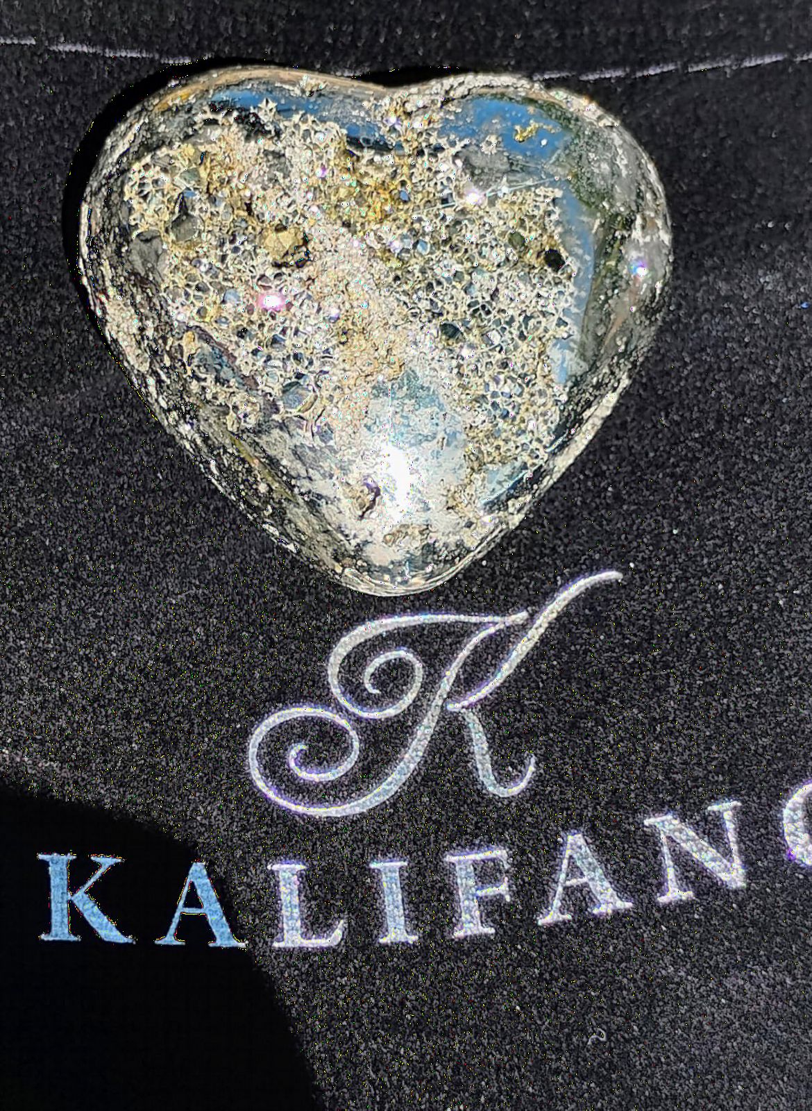 KALIFANO Pyrite Heart Cluster - High Energy Iron Piedra Pirita with Healing Properties (Information Card) Fools Gold Rock Reiki Crystal Carving Used for Increased Willpower and Manifestation customer photo 2