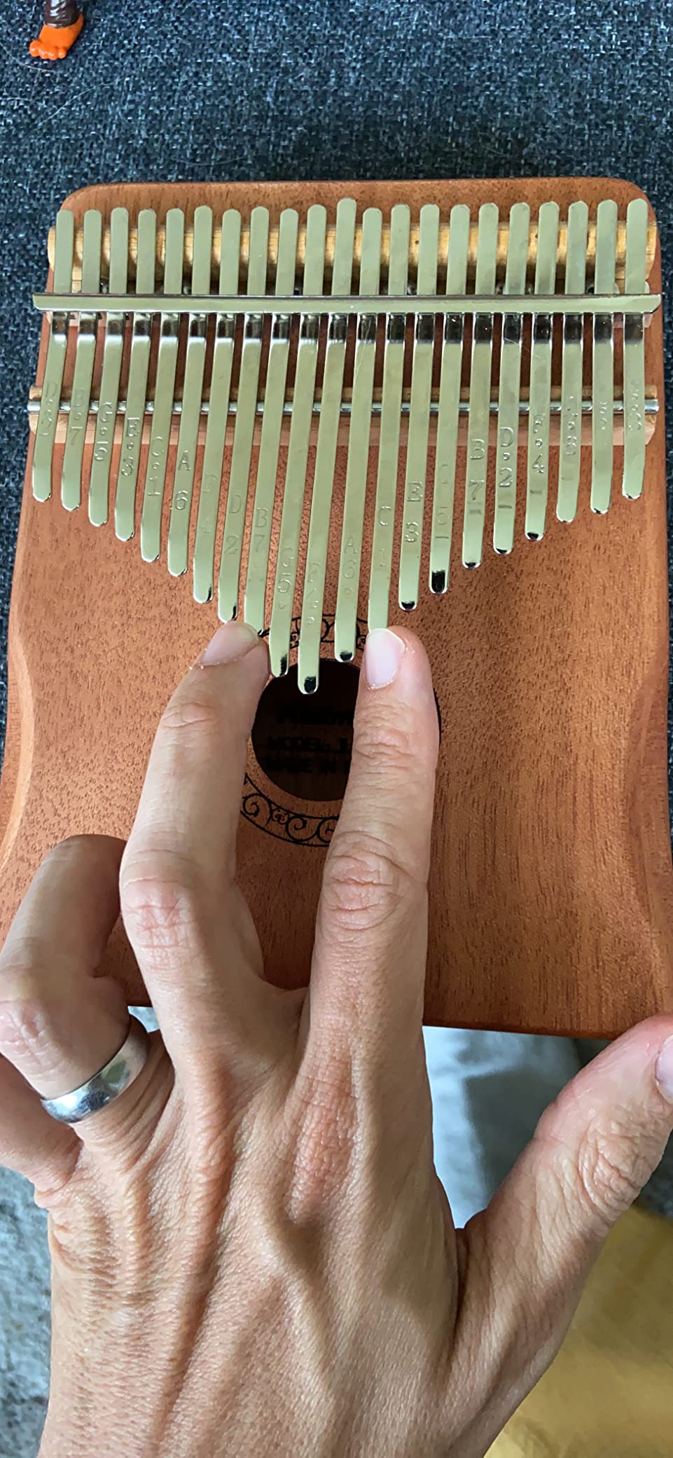 Kalimba Thumb Piano, YUNDIE Portable 17 Keys Mbira Finger Piano with Tune Hammer and Study Instruction, Musical Instruments Gift for Adult Beginners Professional (Brown, 21keys) customer photo 2