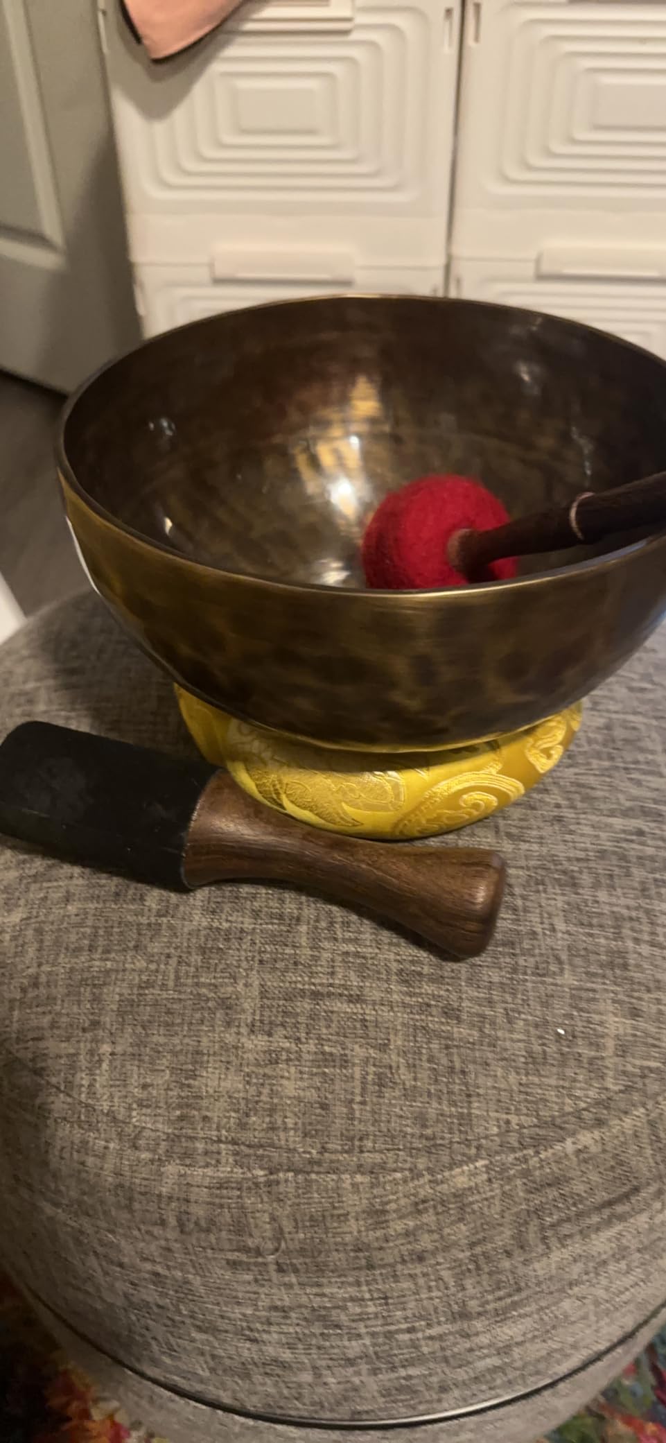 Tibetan Singing Bowl Set - 9 Inch Hand-Hammered Singing Bowl, 7 Metal Alloy, 2 Mallets, Silk Brocade Cushion and Carry Bag, Meditation Sound Bowl for Healing Chakra Yoga Mindfulness customer photo 1