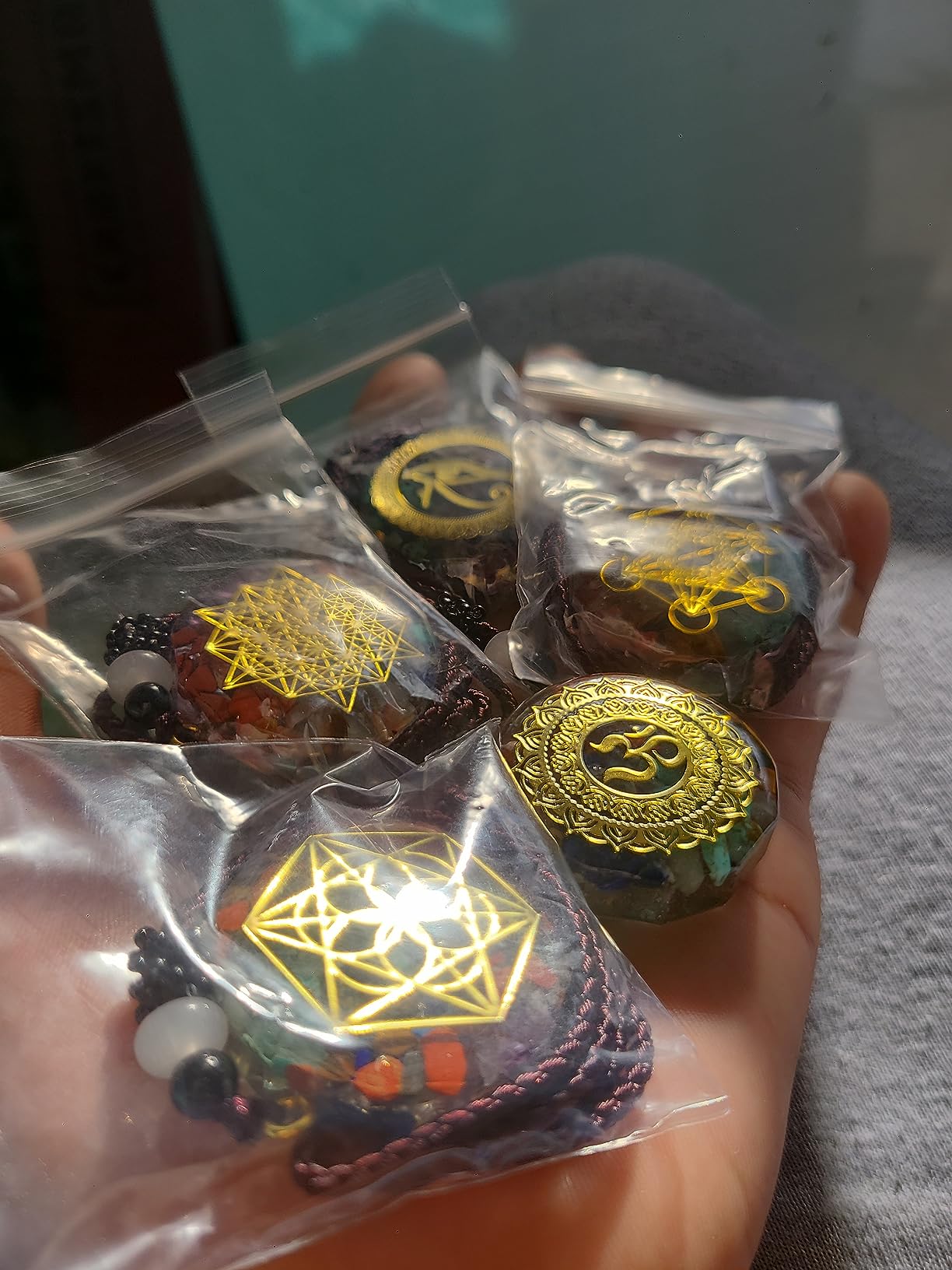 MTLEE 5-Piece Chakra Necklace Set: Orgonite Crystal Pendants, Healing Energy, Unisex-Adults, Elegant, 1.38 Inches customer photo 2
