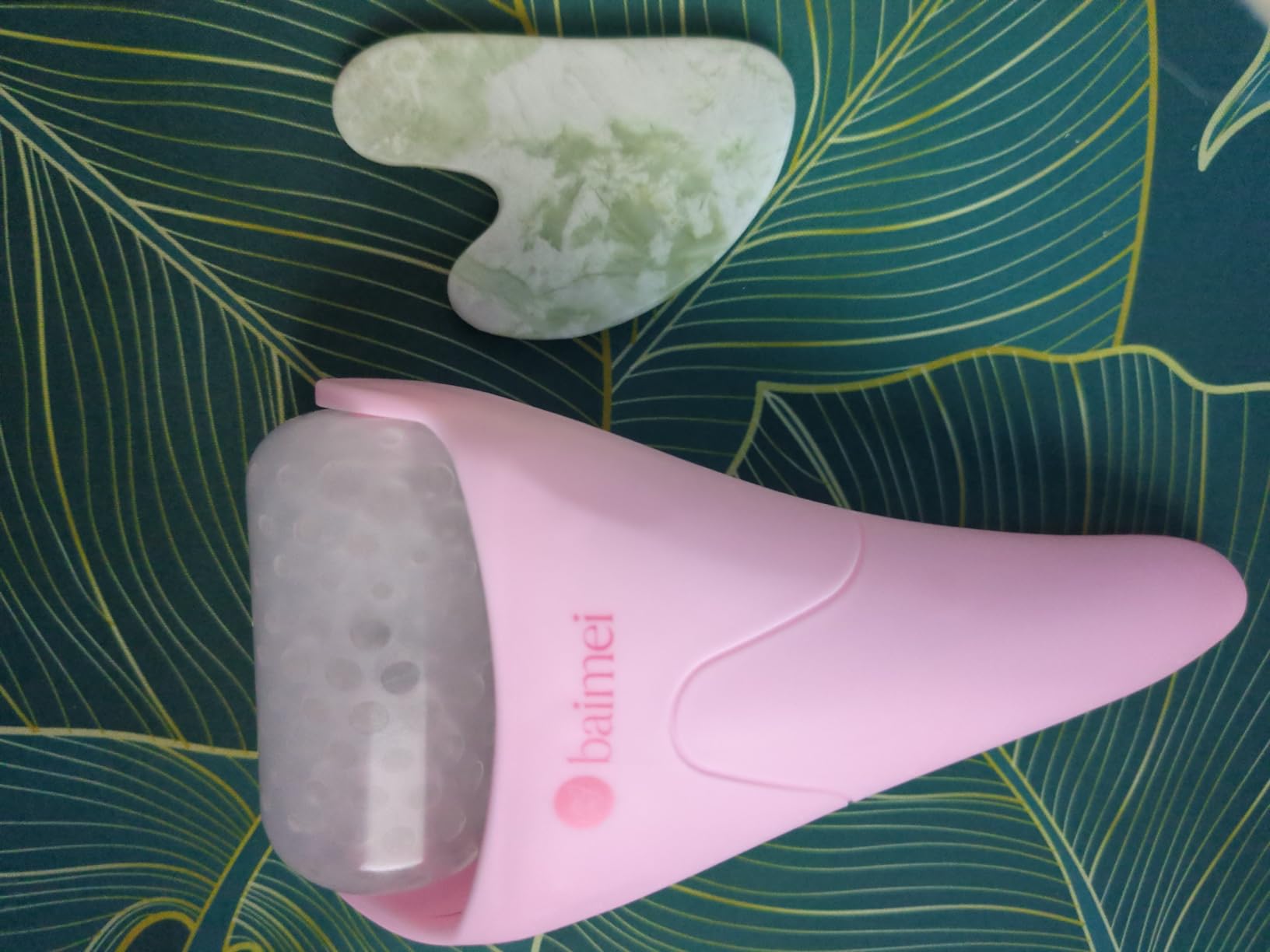 BAIMEI IcyMe Ice Roller for Face & Gua Sha Set, Depuff & Migraine Relief (Pink) customer photo 1