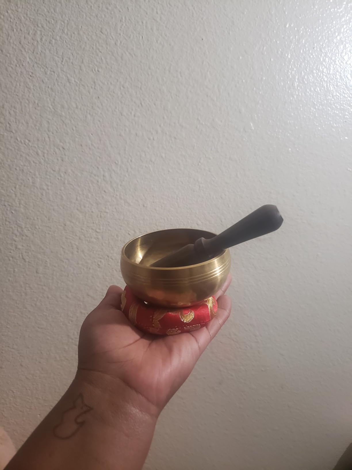 Premium Tibetan Singing Bowl Set - Authentic Handcrafted Mindfulness Meditation Holistic Sound 7 Chakra Healing Gift by Himalayan Bazaar (3 Inch, Gold) customer photo 1