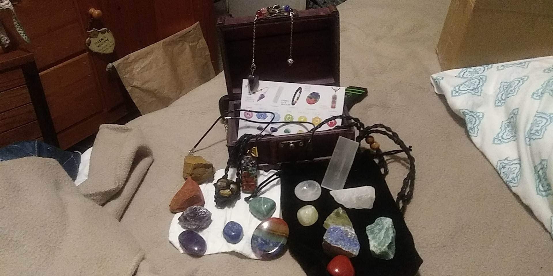 22Pcs Healing Crystals Set, Chakra Quartz Kits in Wooden Box (7 Raw and 7 Tumbled Chakra Stones, Lava Bracelet, Chakra Necklace and Amethyst Pendulum, Thumb Worry Stone, Selenite Charging Plate, etc.) customer photo 1