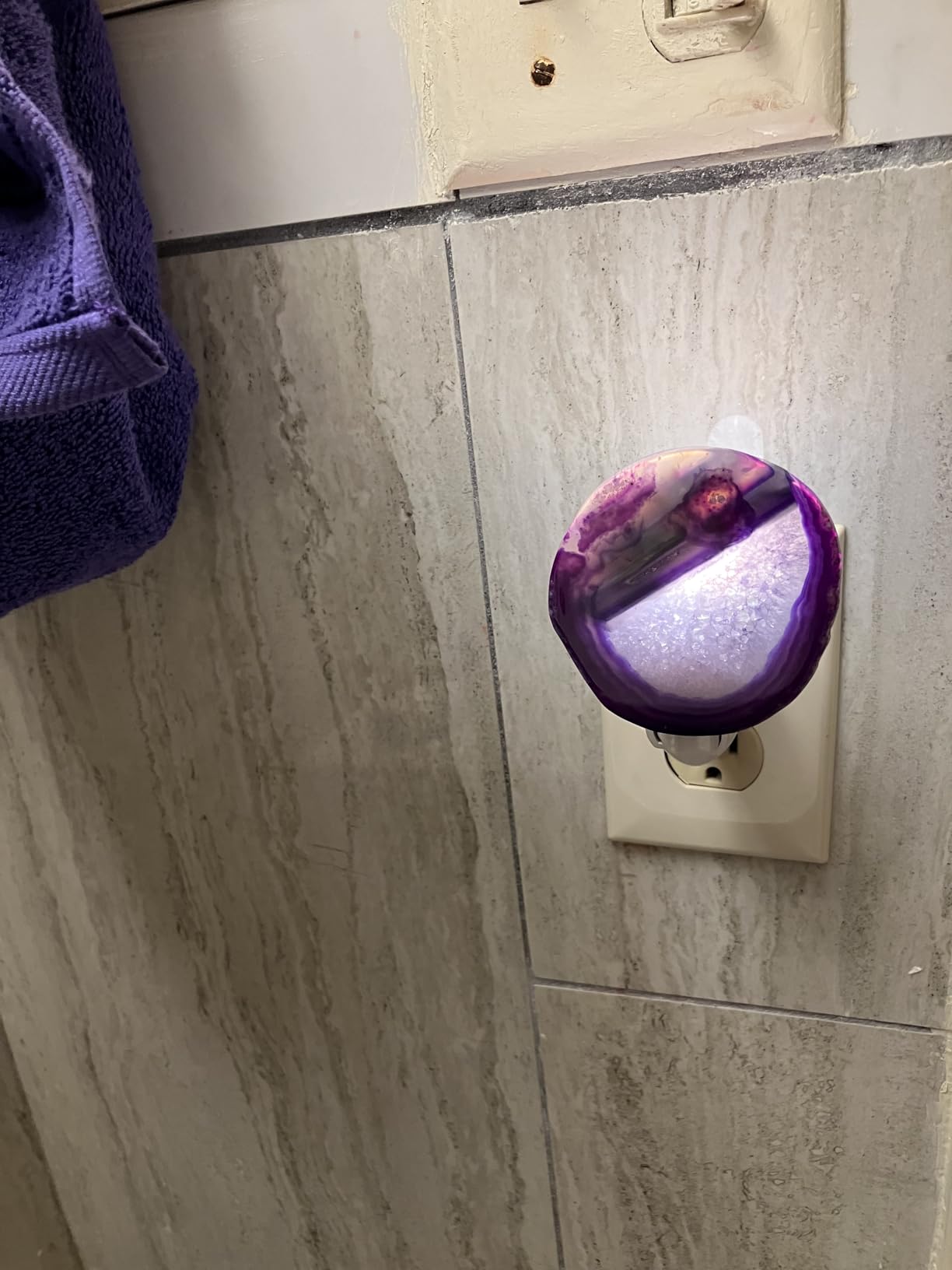 Stone Nightlight Plug into Wall Christmas Agate Night Light Agate Slice Light Crystal with Switch Home Decor Hallway Lights, Nightlight for Toilet Kitchen Bedroom(Beige) customer photo 1