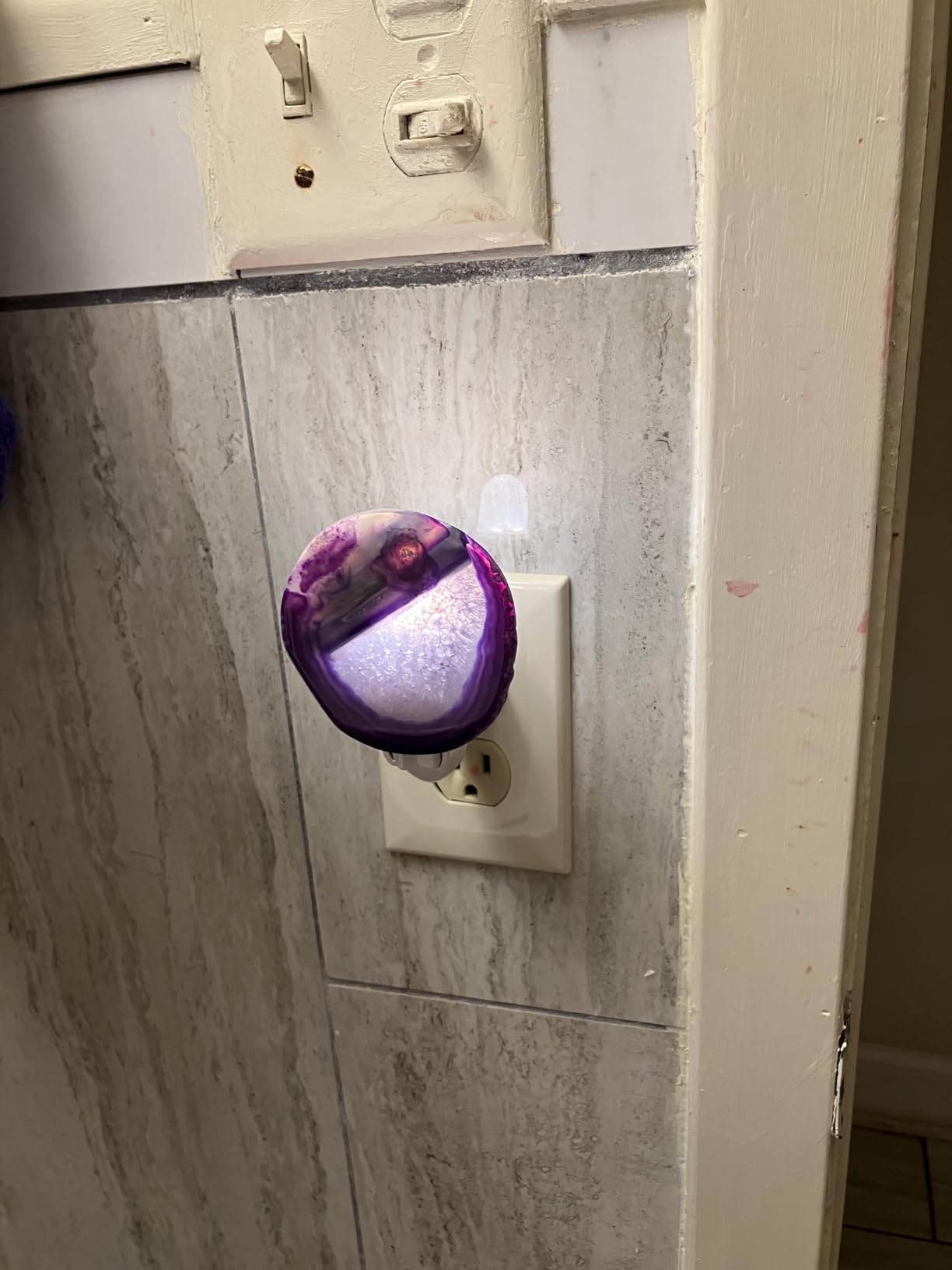 Stone Nightlight Plug into Wall Christmas Agate Night Light Agate Slice Light Crystal with Switch Home Decor Hallway Lights, Nightlight for Toilet Kitchen Bedroom(Beige) customer photo 2
